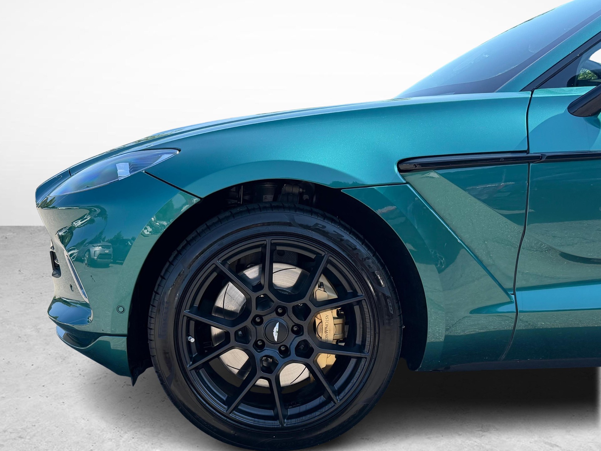 ASTON MARTIN DBX 4.0 V8 Bi-Turbo-image-11