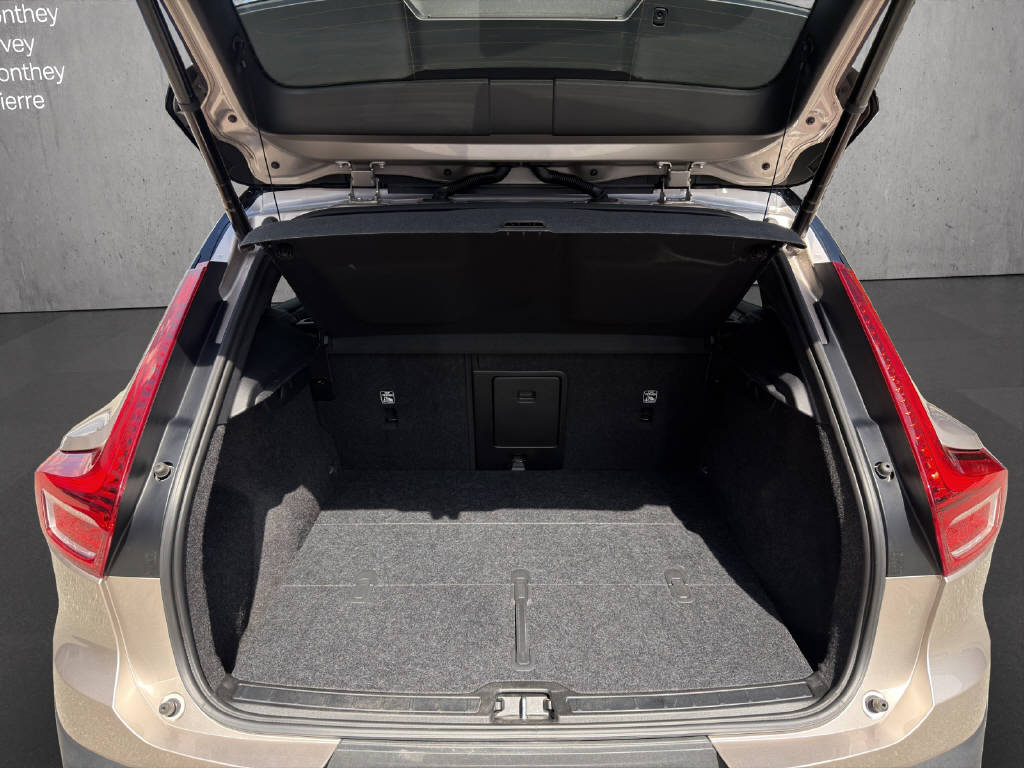VOLVO XC40 P8 Twin Ultimate AWD-image-15