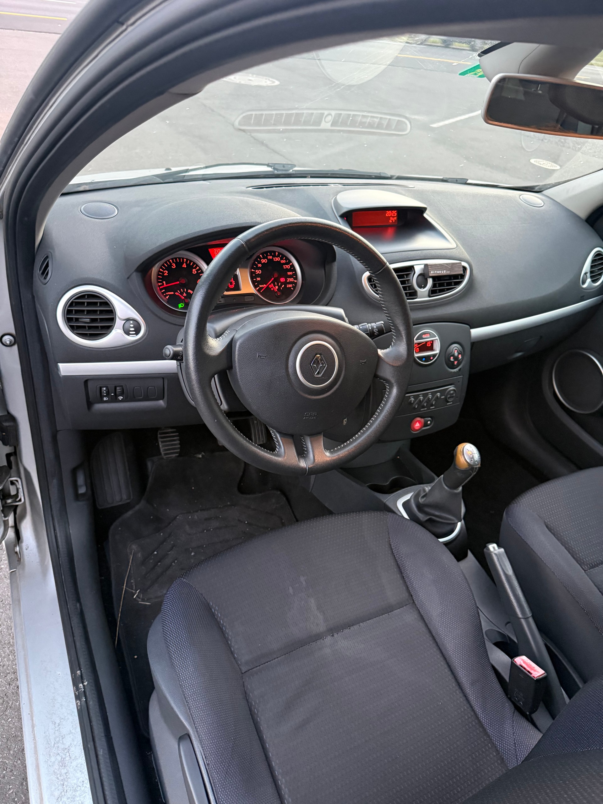 RENAULT Clio 1.2 16V Turbo Dynamique-image-6