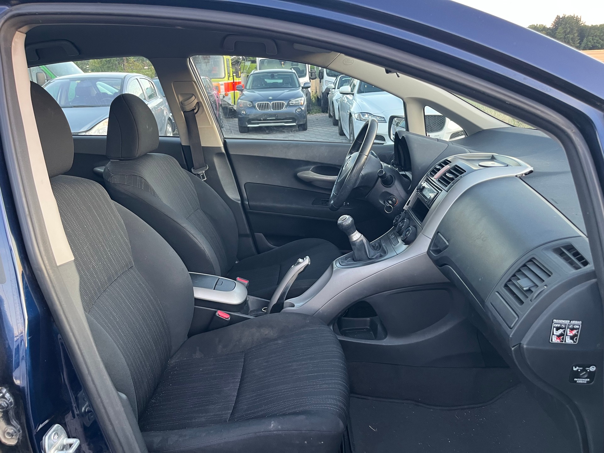 TOYOTA Auris 1.6 Linea Luna-image-9