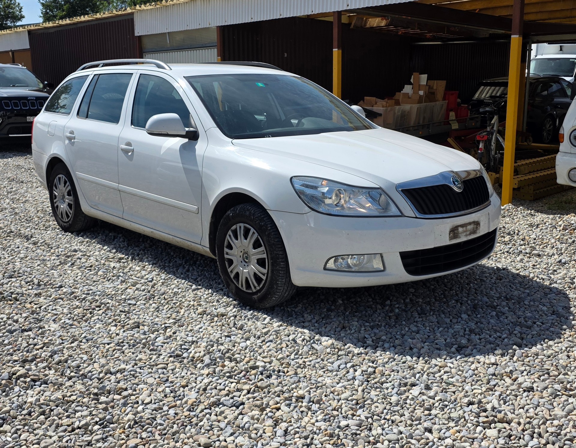 SKODA Octavia Combi 1.6 TDI Active DSG-image-1