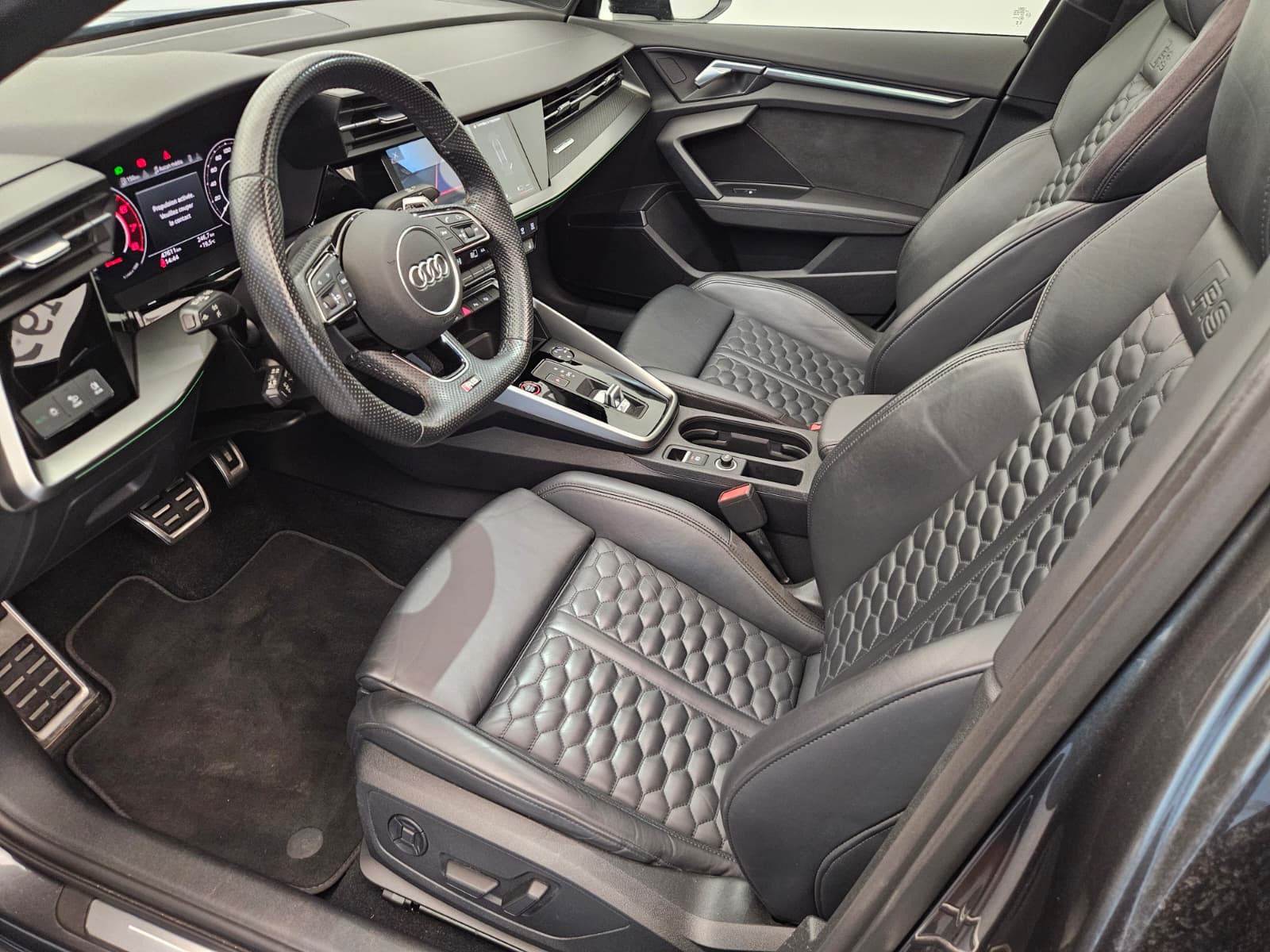 AUDI RS3 Limousine 2.5 TSI quattro S-tronic-image-10