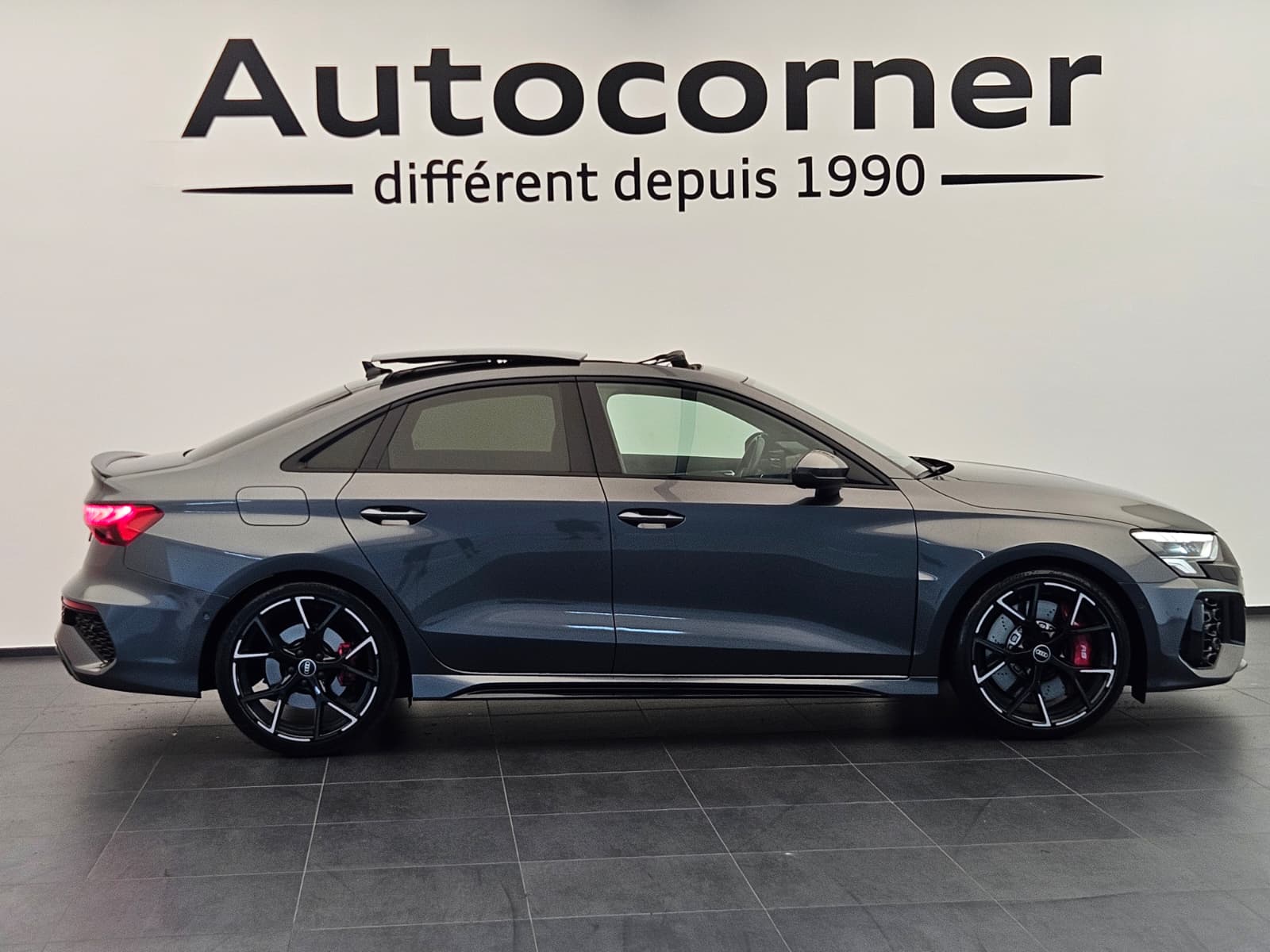 AUDI RS3 Limousine 2.5 TSI quattro S-tronic-image-5