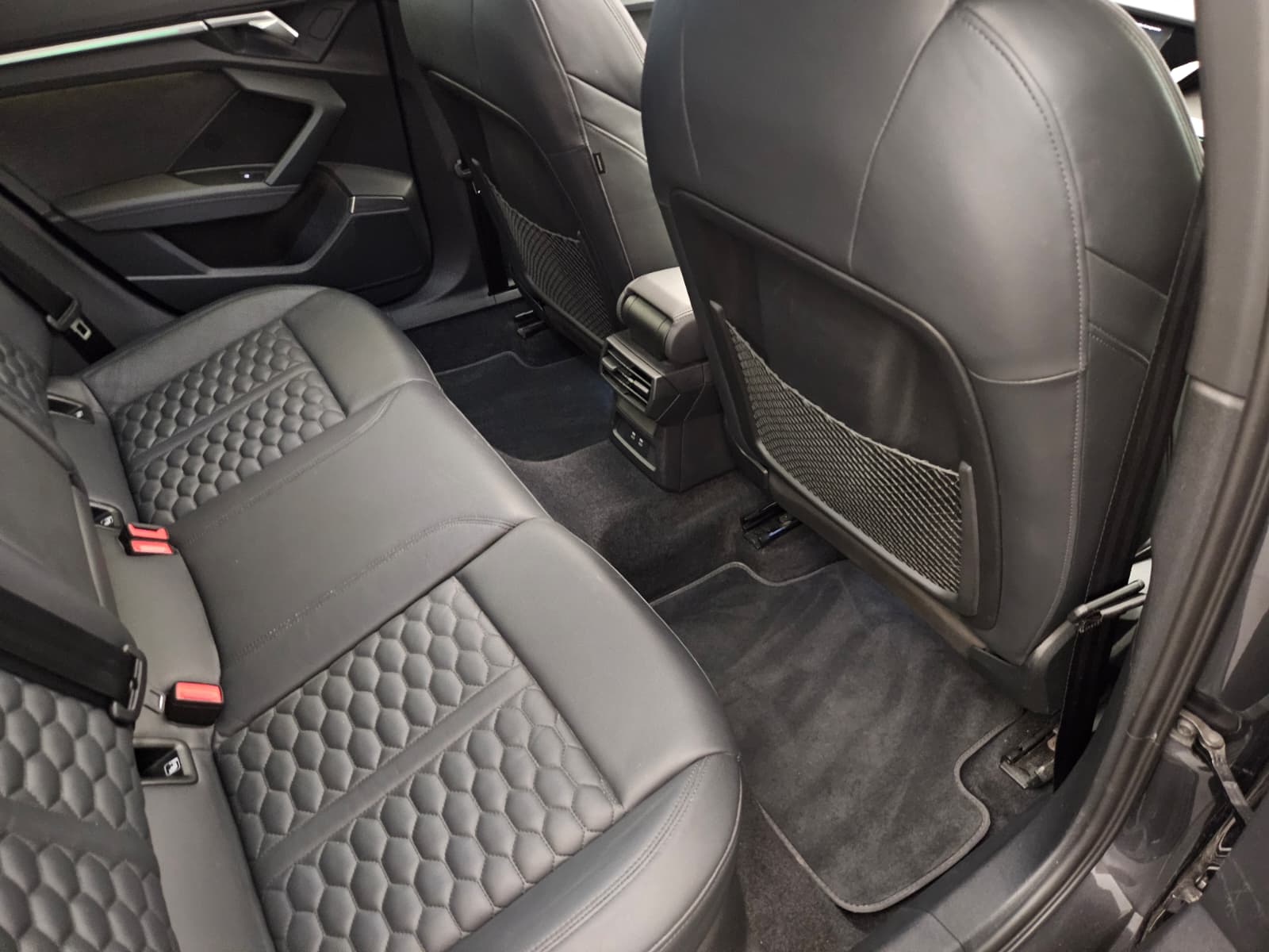 AUDI RS3 Limousine 2.5 TSI quattro S-tronic-image-13