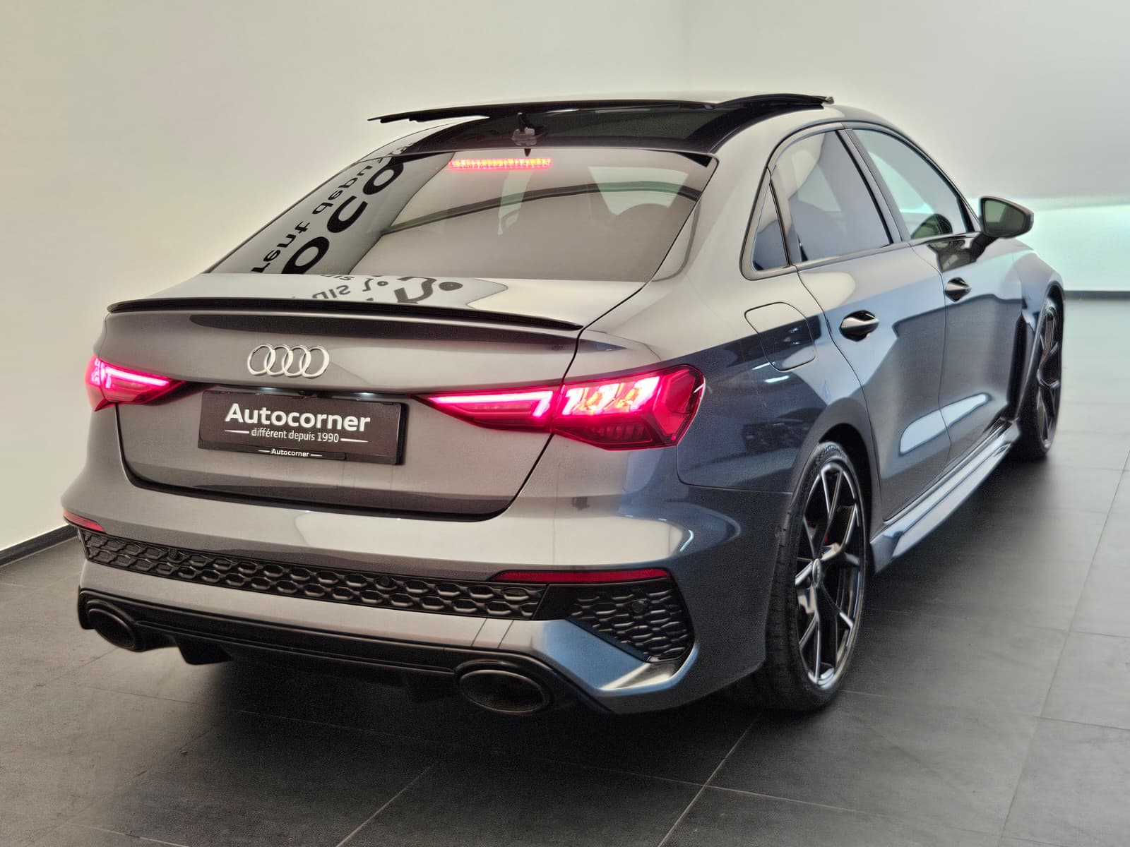 AUDI RS3 Limousine 2.5 TSI quattro S-tronic-image-6