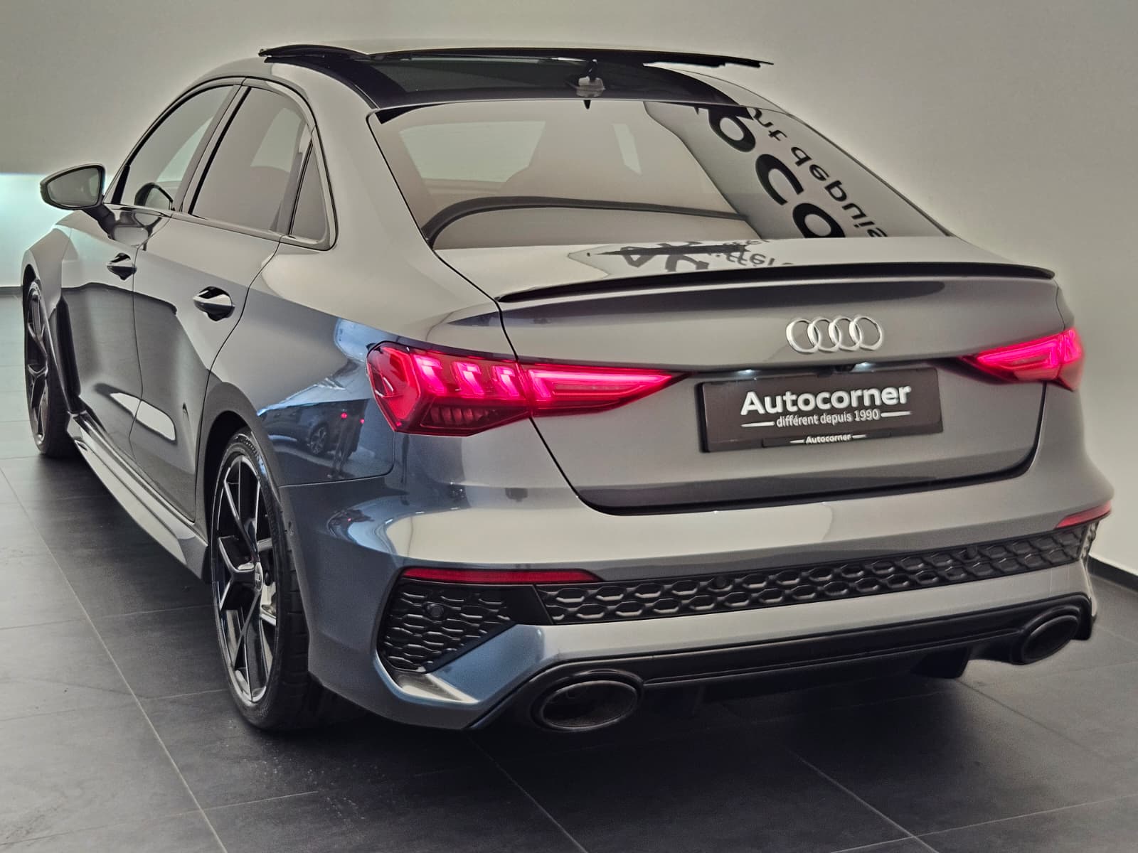 AUDI RS3 Limousine 2.5 TSI quattro S-tronic-image-8