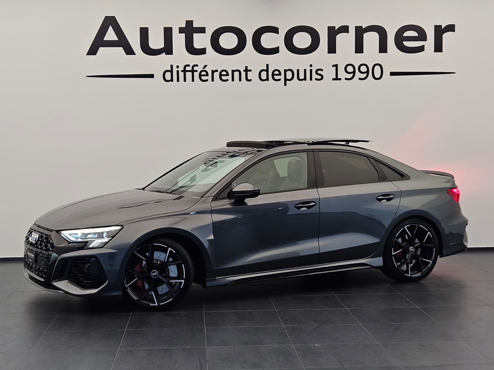 AUDI RS3 Limousine 2.5 TSI quattro S-tronic-image-0