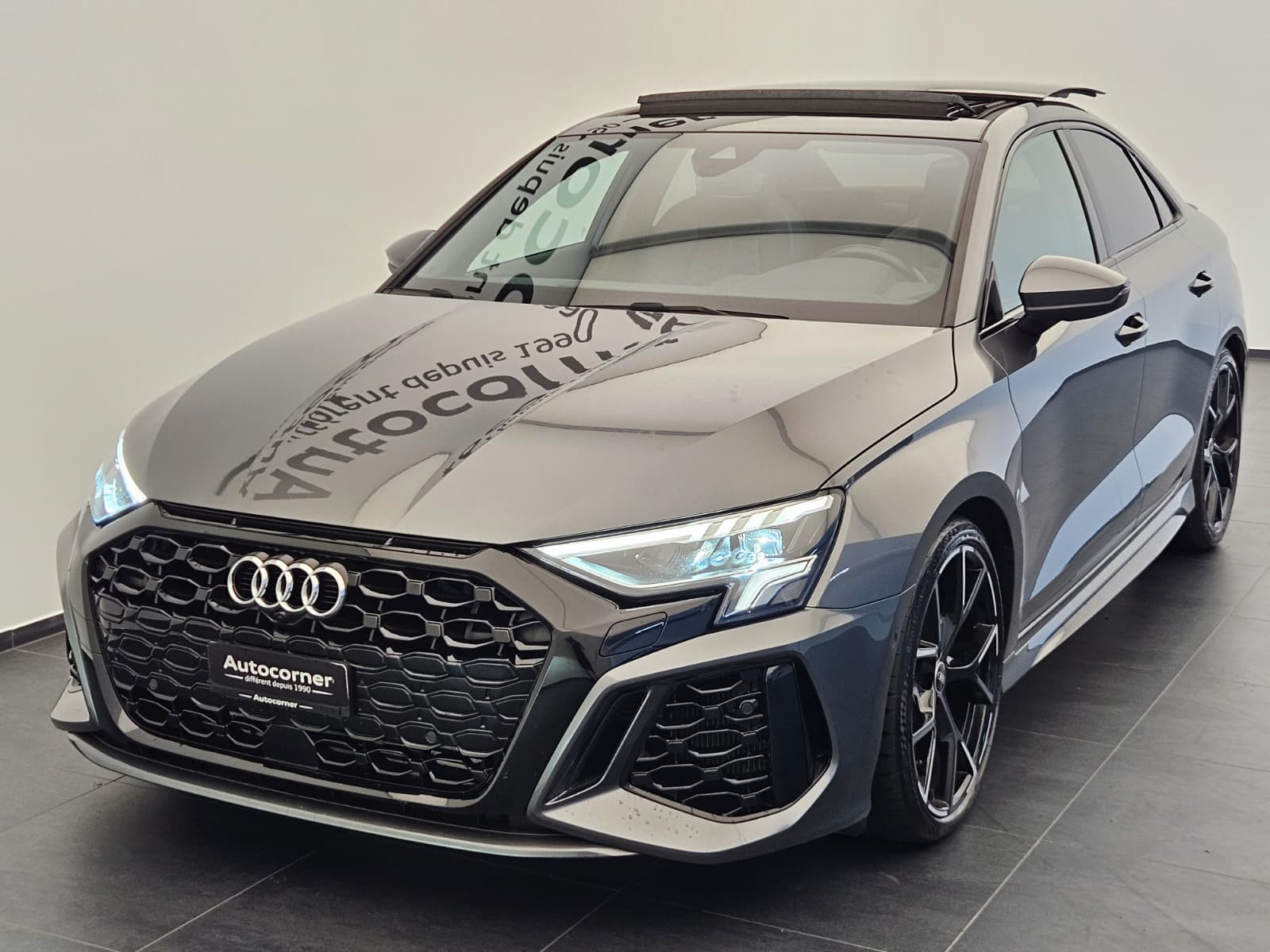 AUDI RS3 Limousine 2.5 TSI quattro S-tronic-image-2