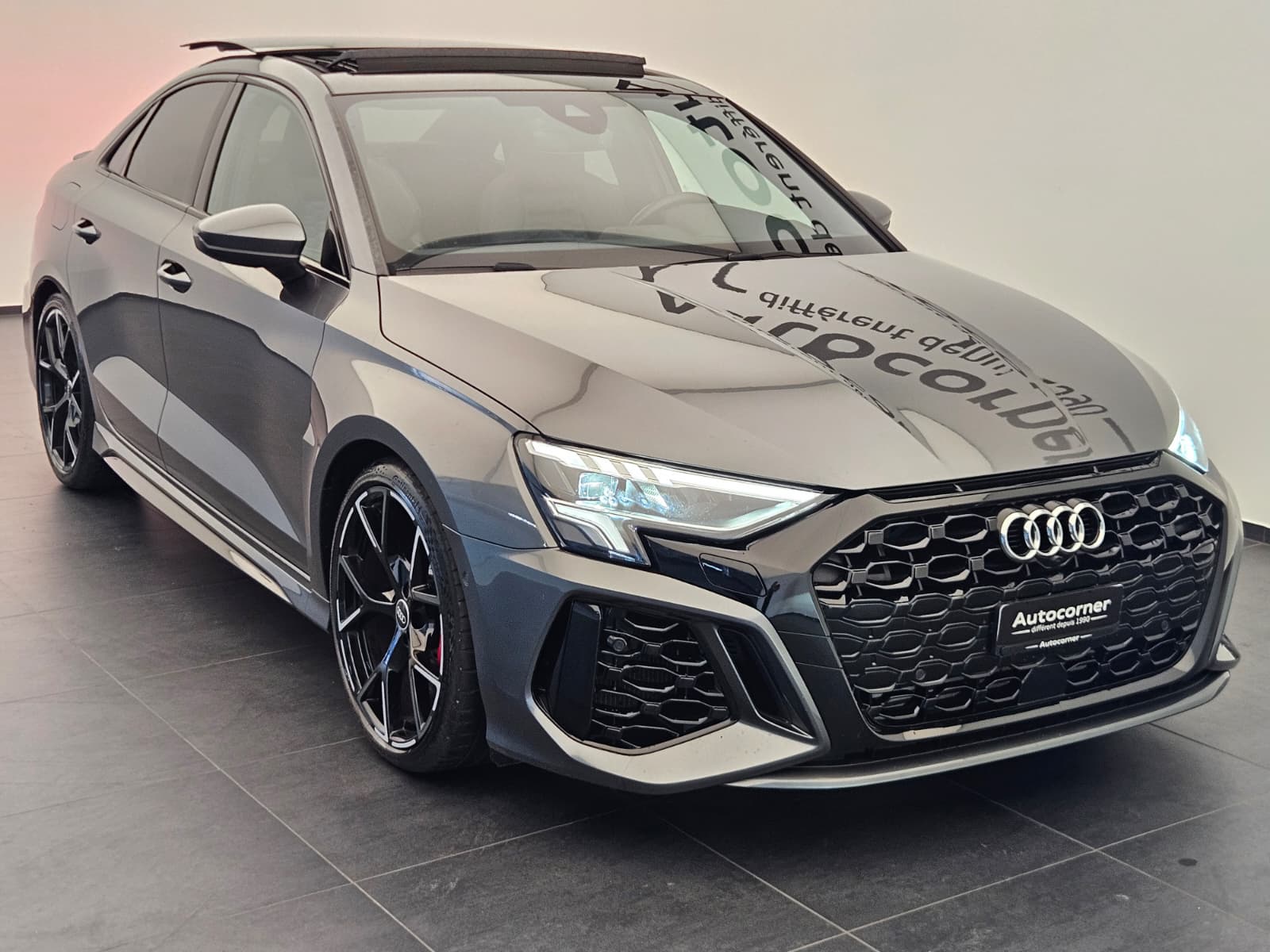 AUDI RS3 Limousine 2.5 TSI quattro S-tronic-image-4