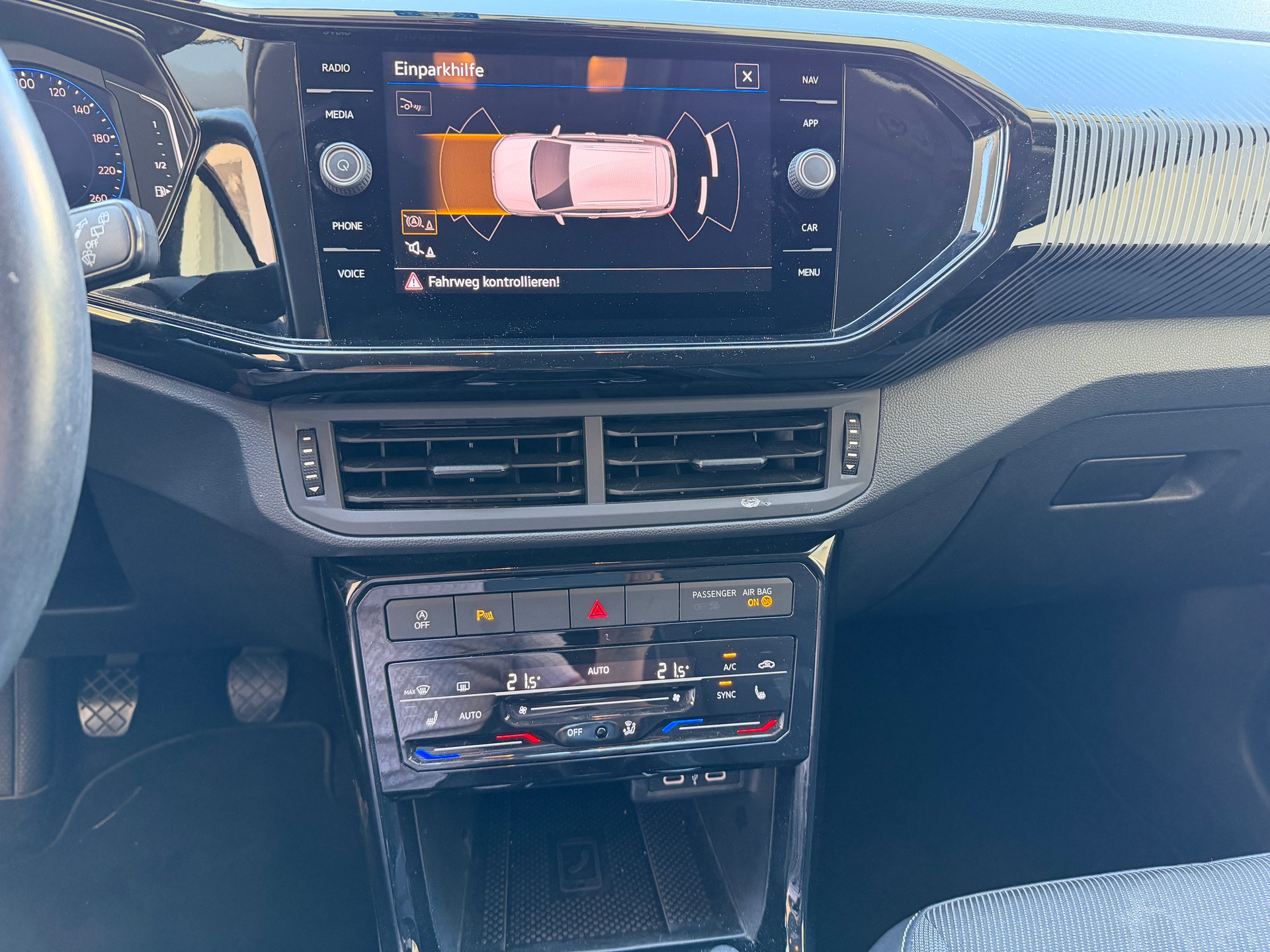 VW T-Cross 1.0 TSI Life Selection-image-4