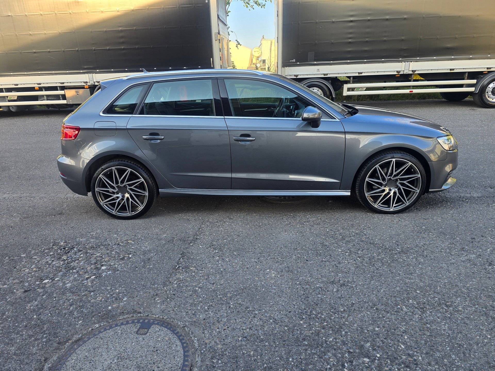 AUDI A3 Sportback 1.4 e-tron Sport S-tronic-image-8
