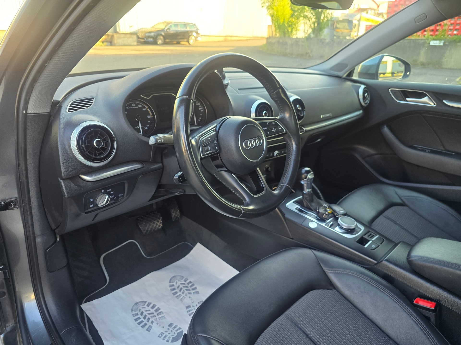 AUDI A3 Sportback 1.4 e-tron Sport S-tronic-image-11