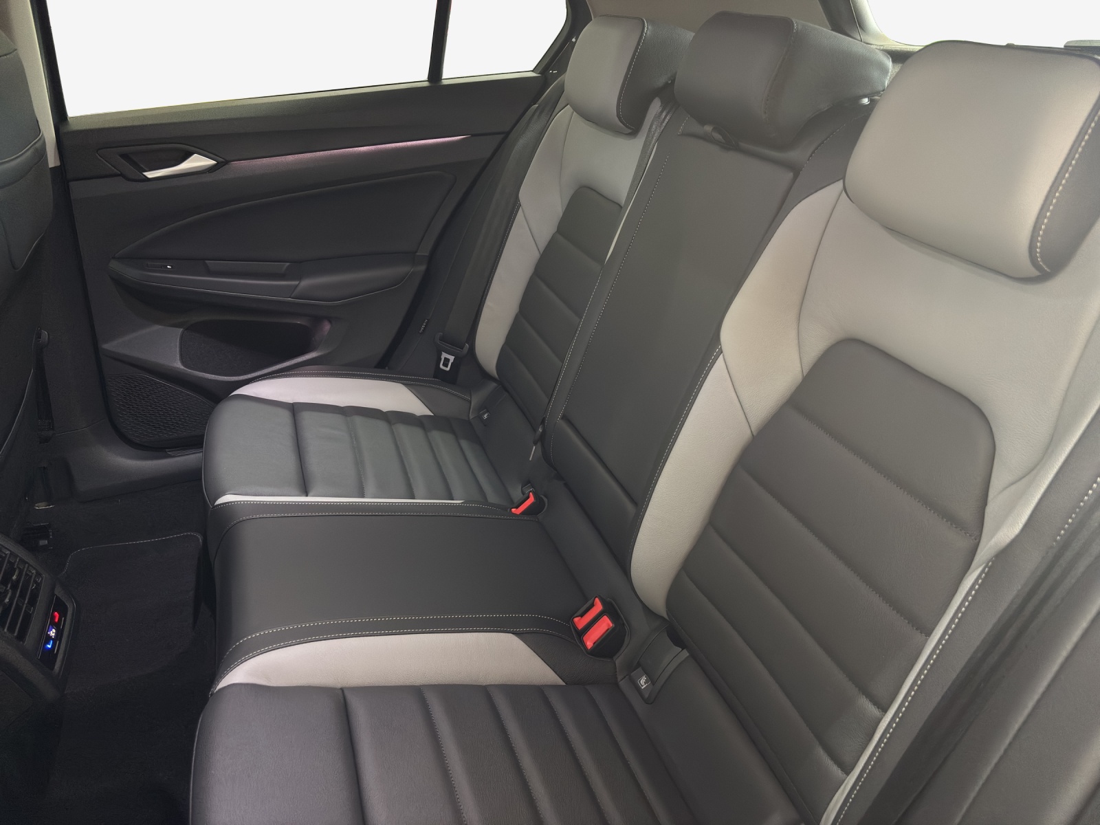 VW Golf 1.5 TSI PHEV Style-image-11