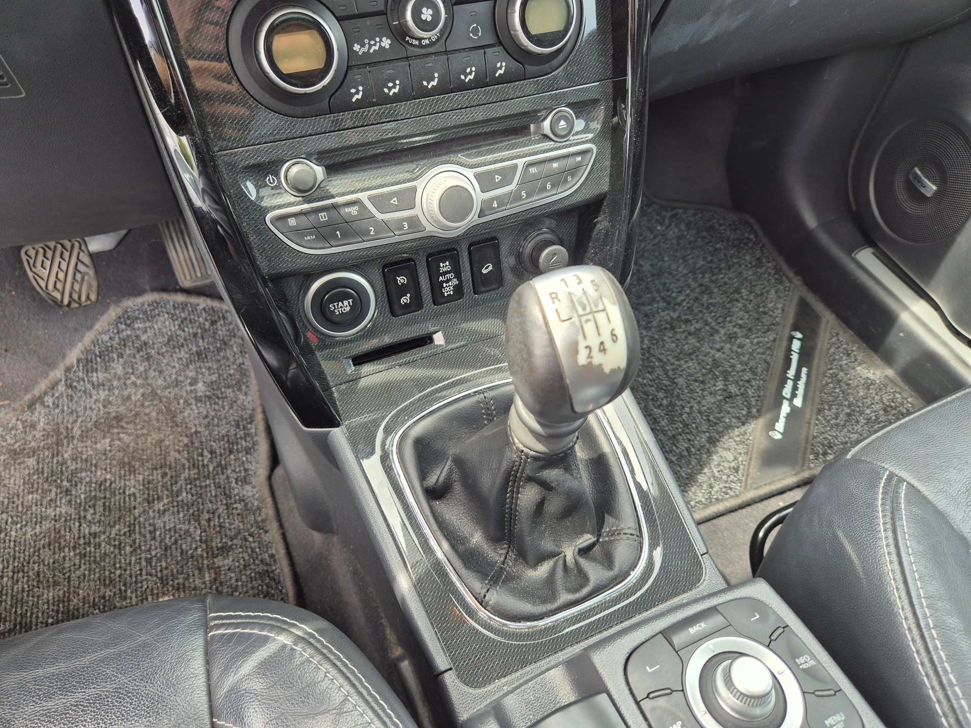 RENAULT Koleos 2.5 Expression 4x4-image-11