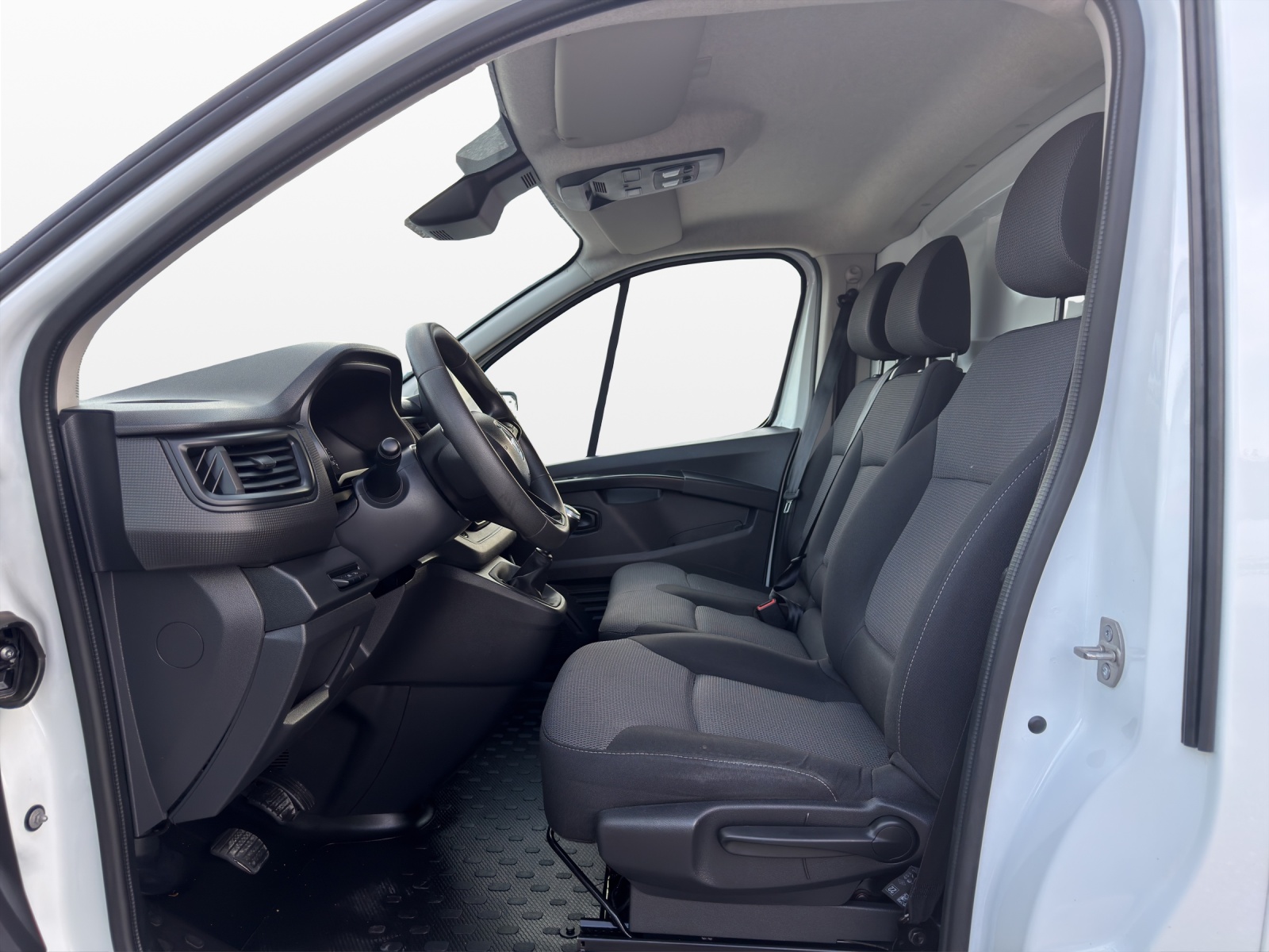 RENAULT Trafic 2.0 Blue dCi 130 Advance L1H1-image-5