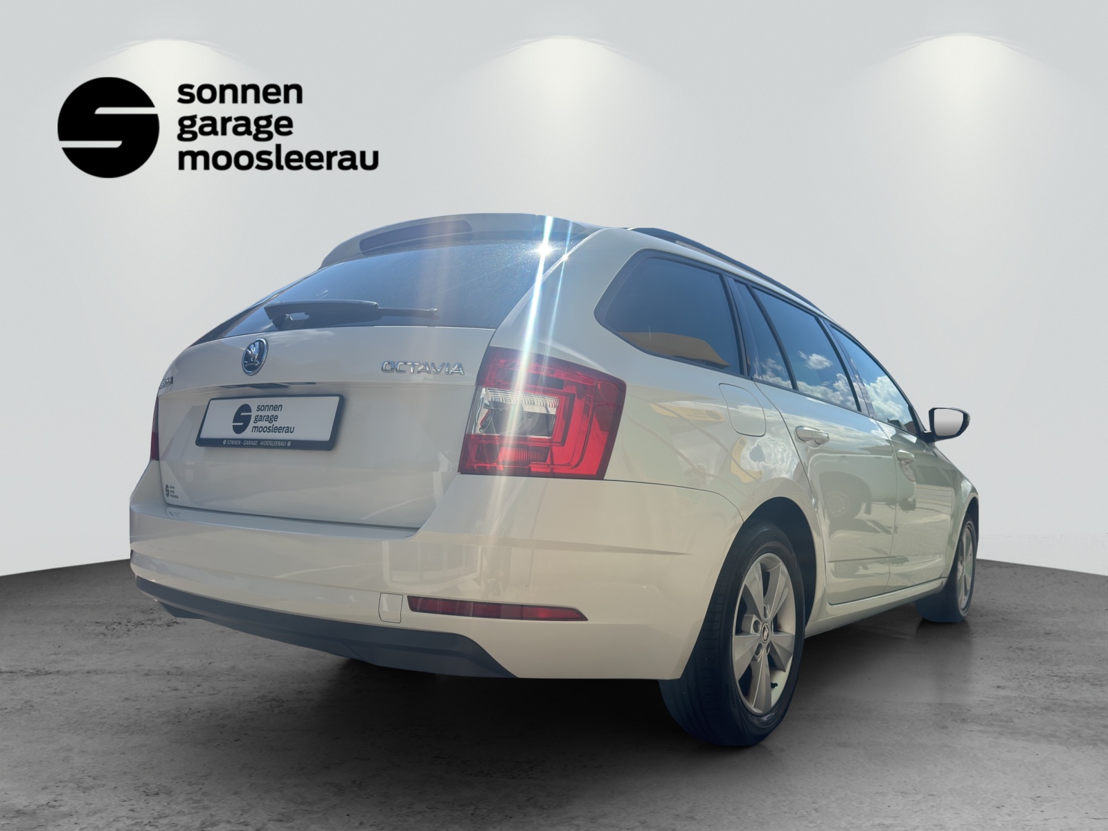SKODA Octavia Combi 1.5 TSI Style DSG-image-3