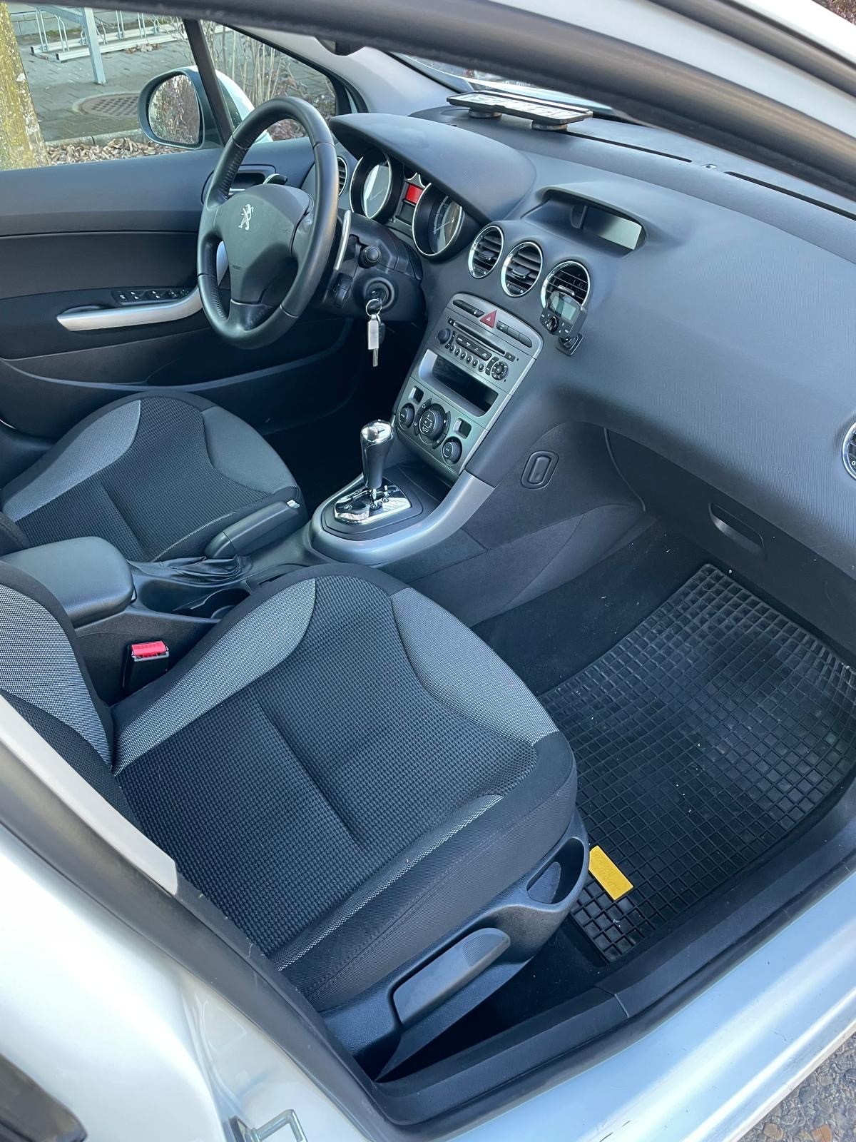 PEUGEOT 308 SW 1.6 HDI Business EGS6-image-8