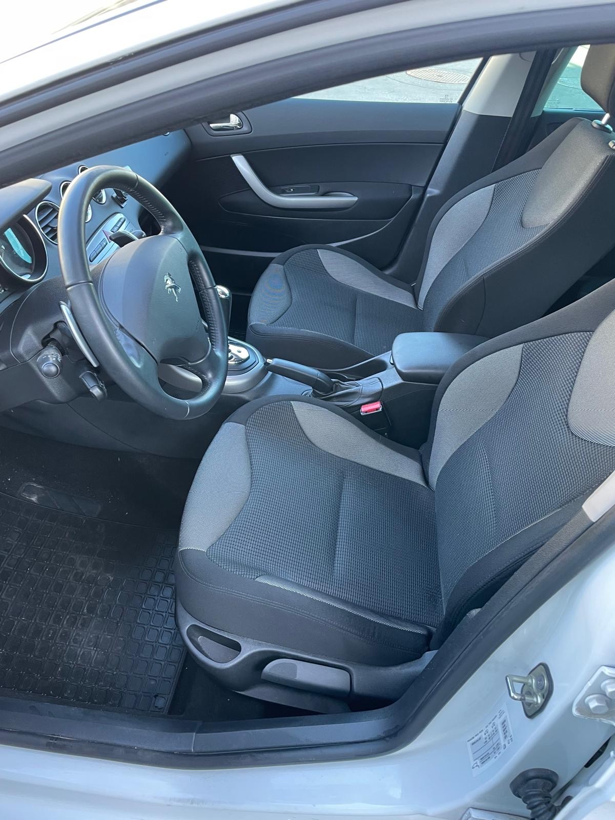PEUGEOT 308 SW 1.6 HDI Business EGS6-image-9