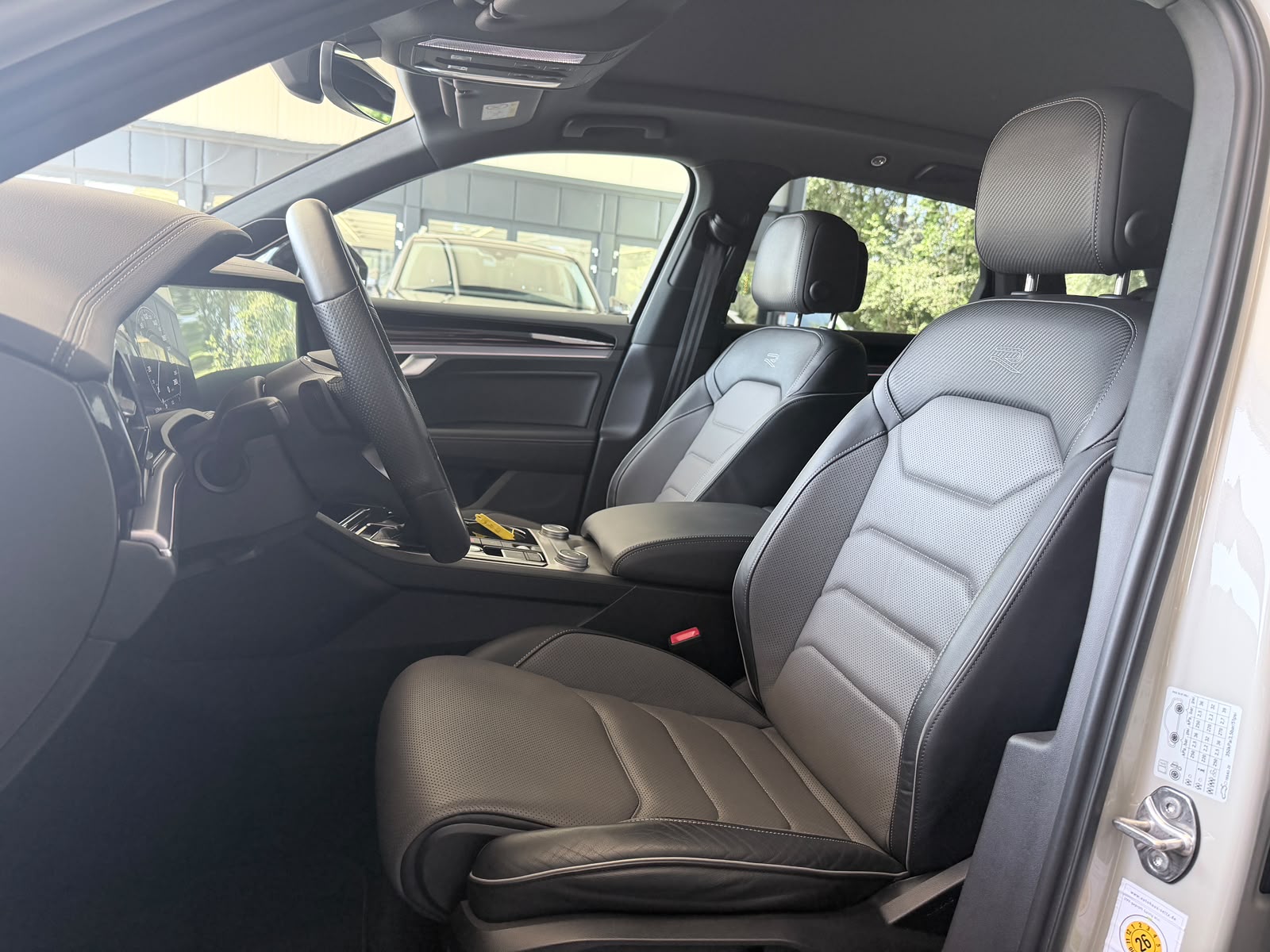 VW Touareg 3.0 V6 TDI 286 R-Line-image-5