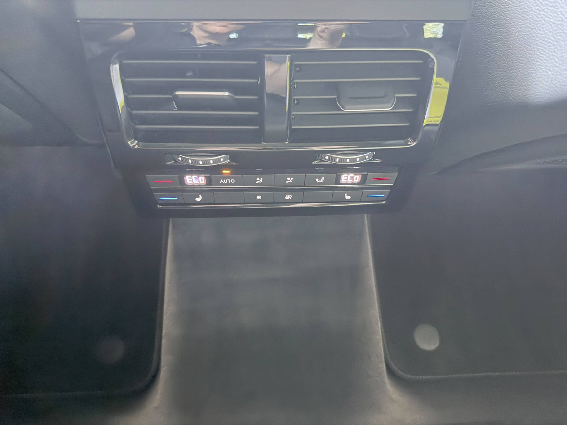 VW Touareg 3.0 V6 TDI 286 R-Line-image-10