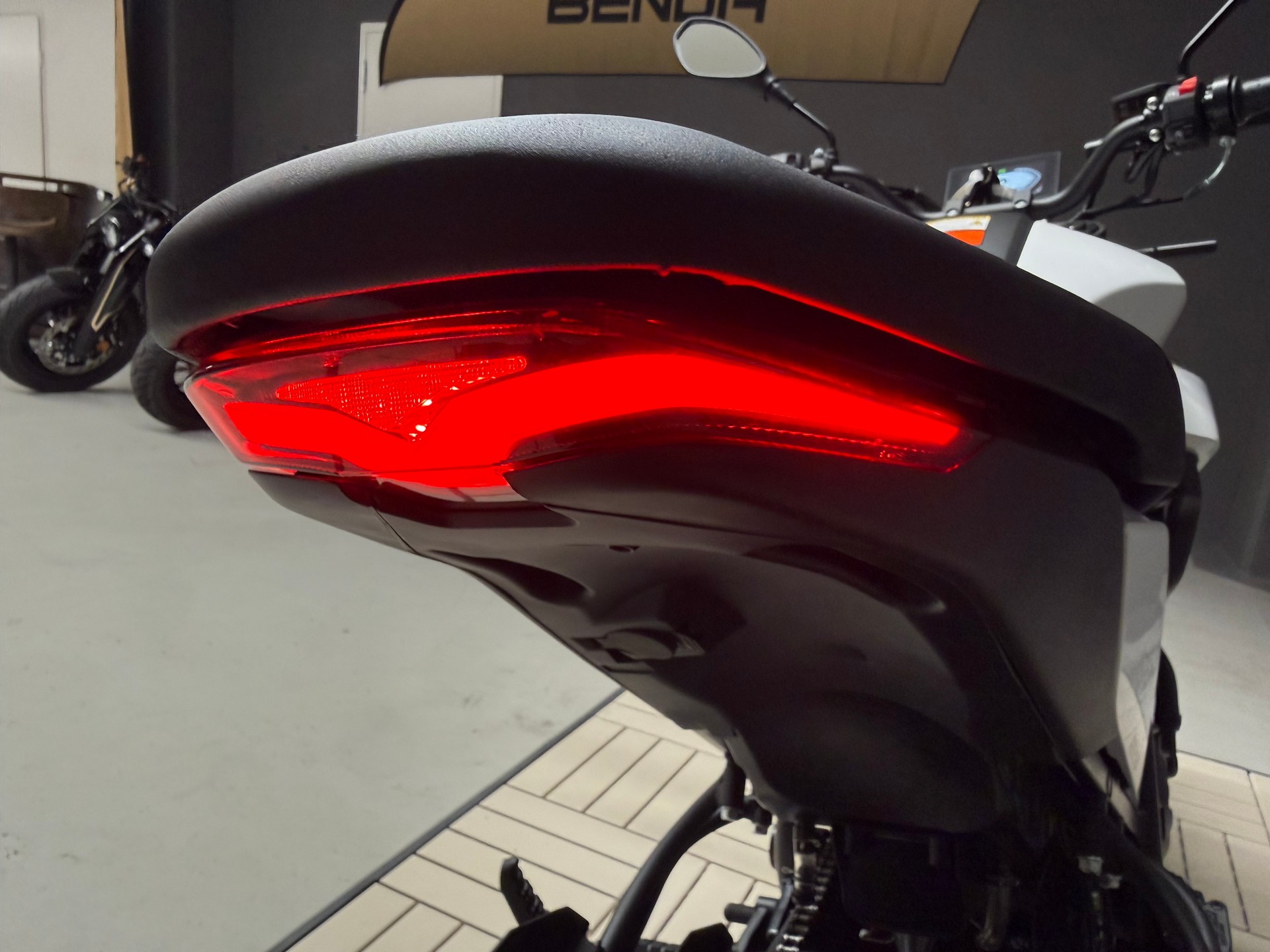 MALAGUTI Drakon 125 ABS-image-12