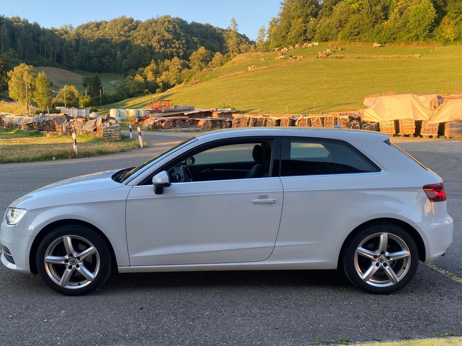 AUDI A3 2.0 TDI Attraction-image-1