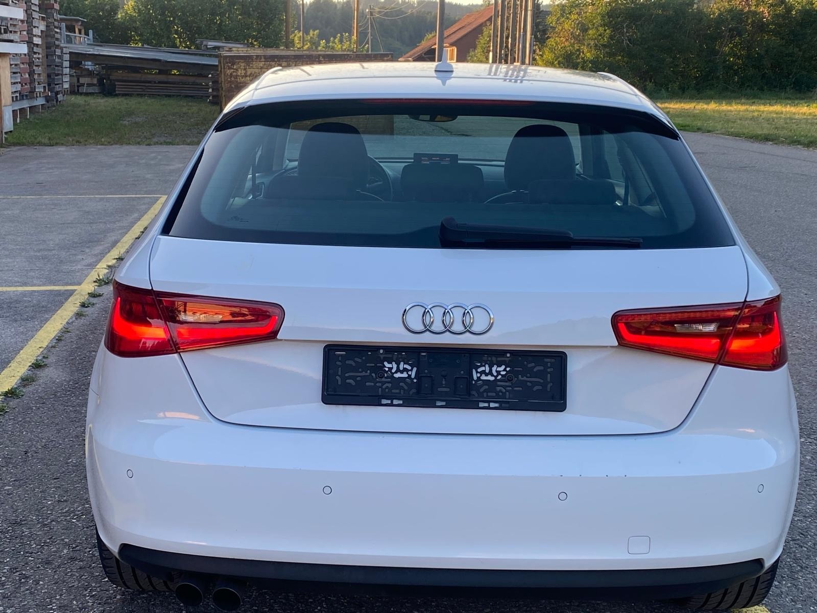 AUDI A3 2.0 TDI Attraction-image-2
