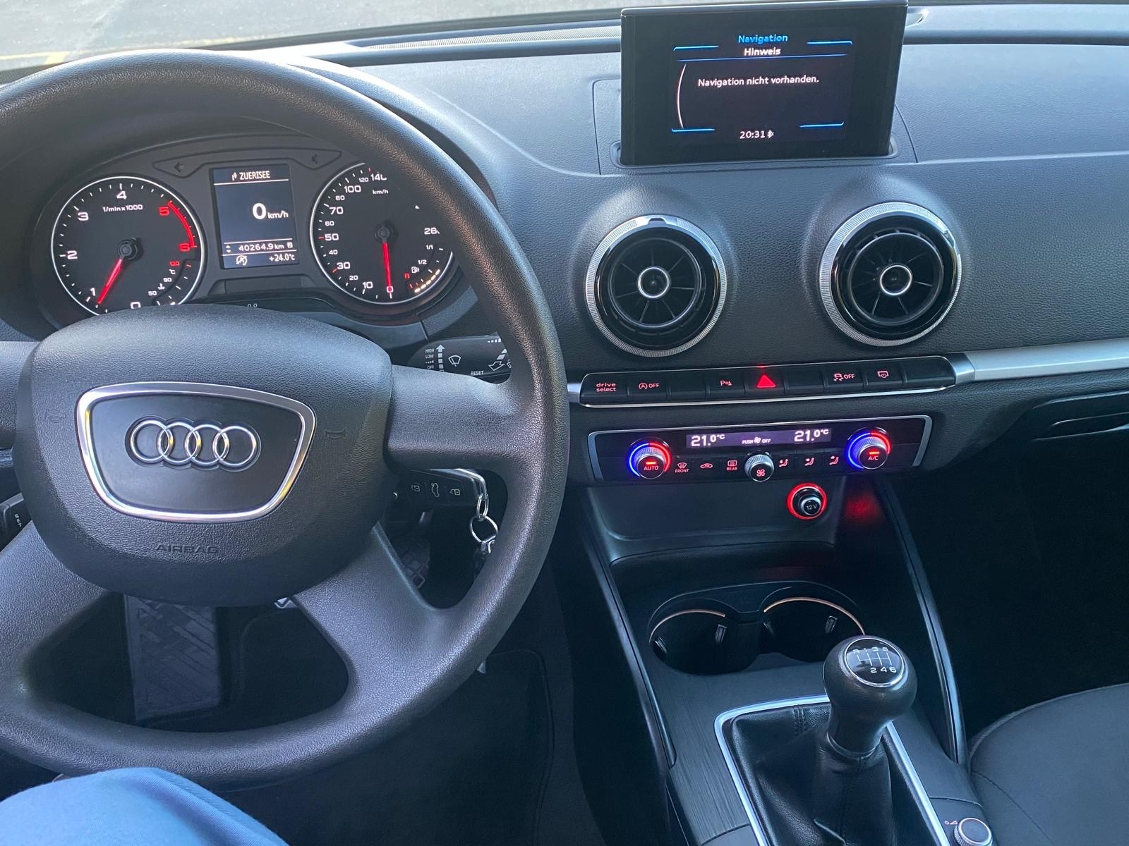 AUDI A3 2.0 TDI Attraction-image-4