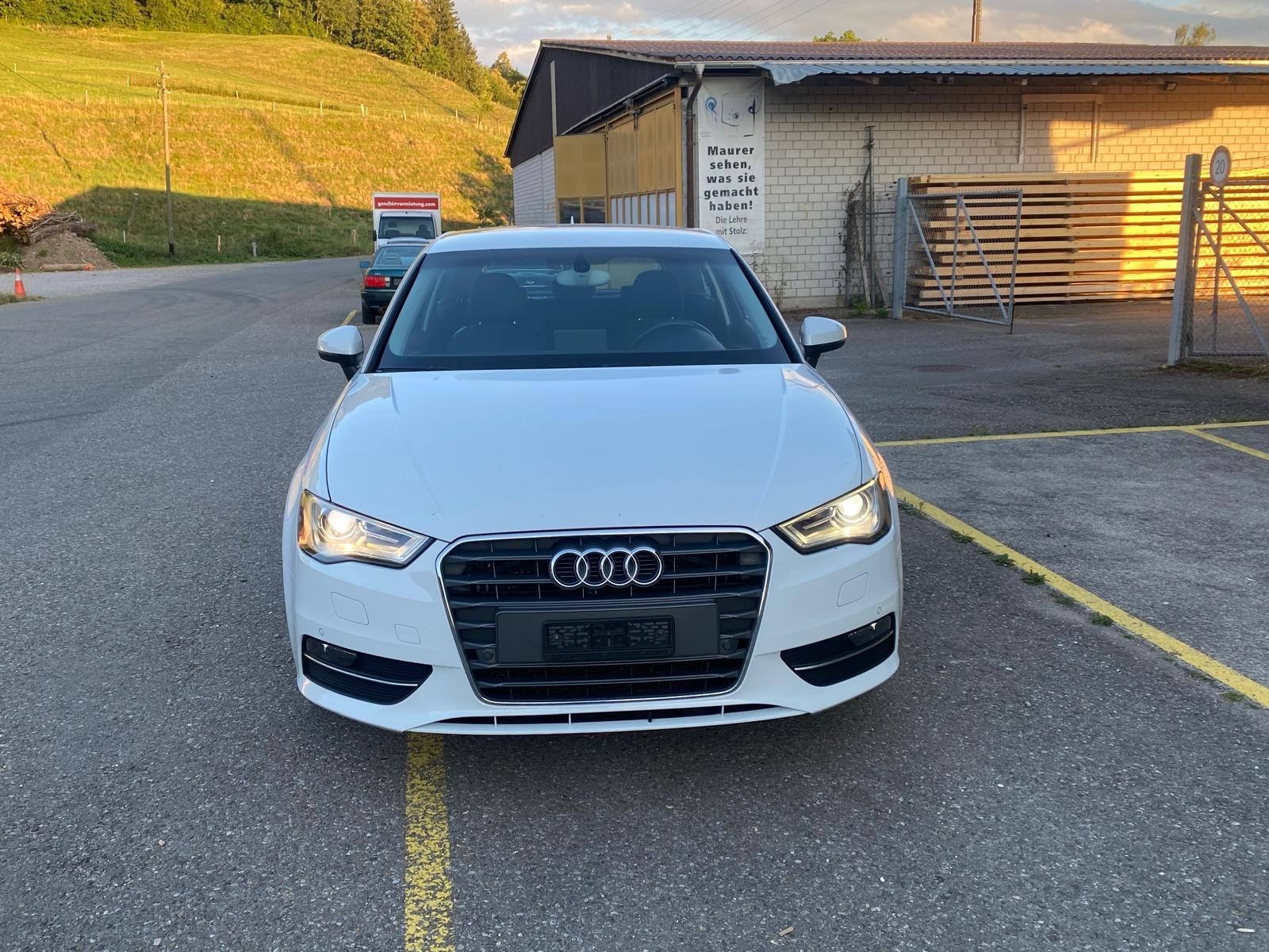 AUDI A3 2.0 TDI Attraction-image-0