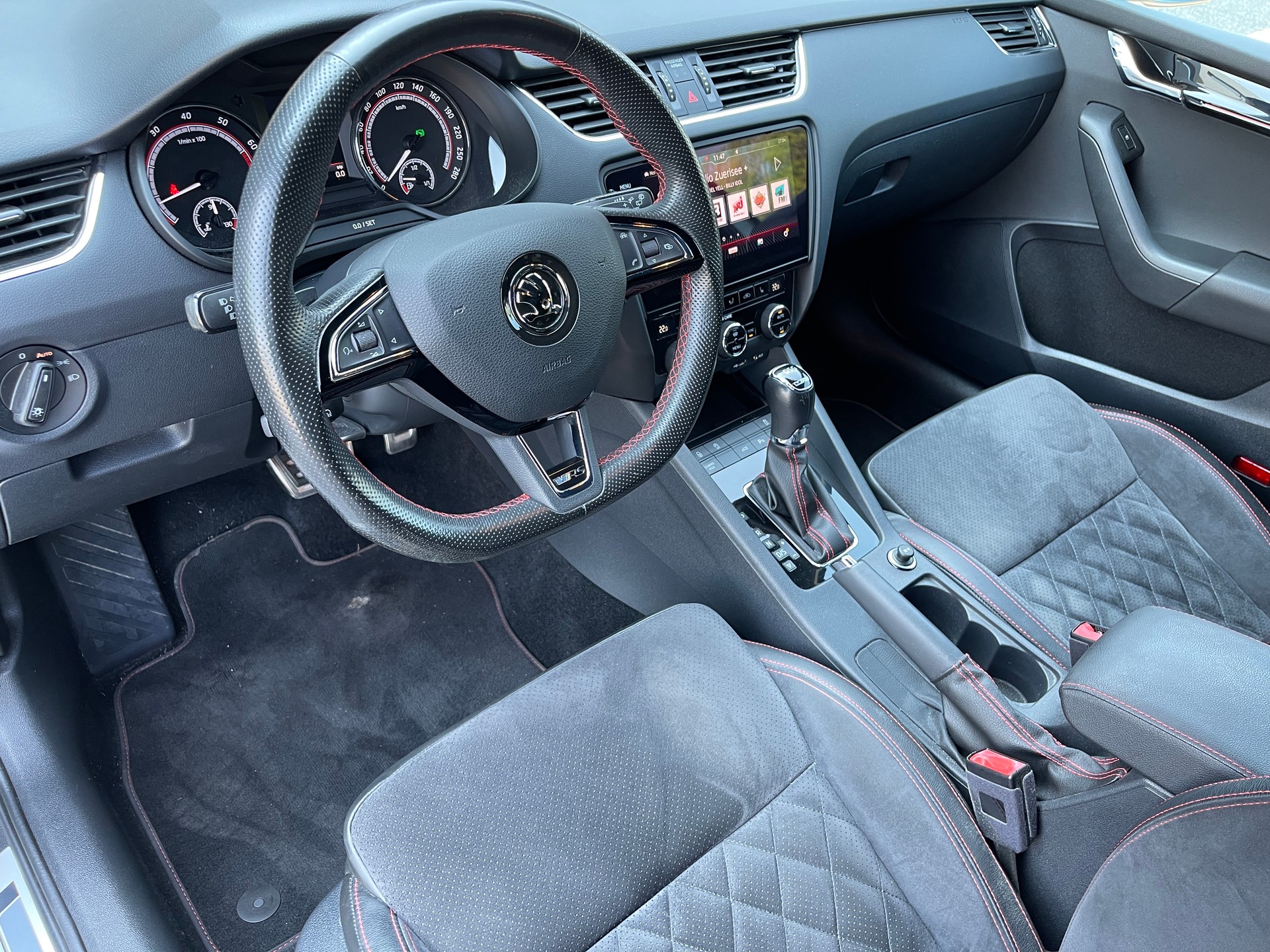 SKODA Octavia Combi 2.0 TSI RS 245 DSG-image-12