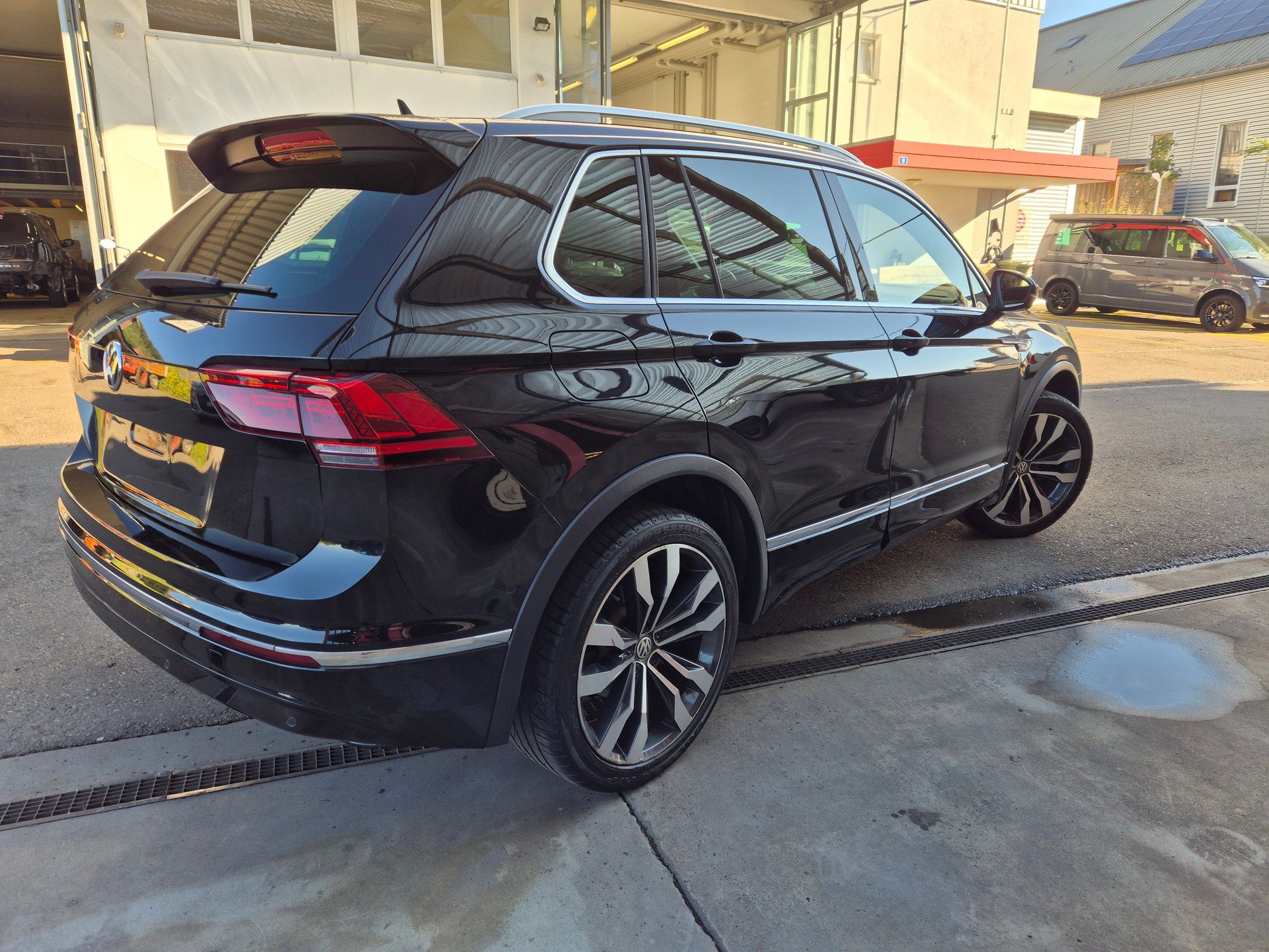 VW Tiguan 2.0TSI Highline 4Motion DSG-image-3