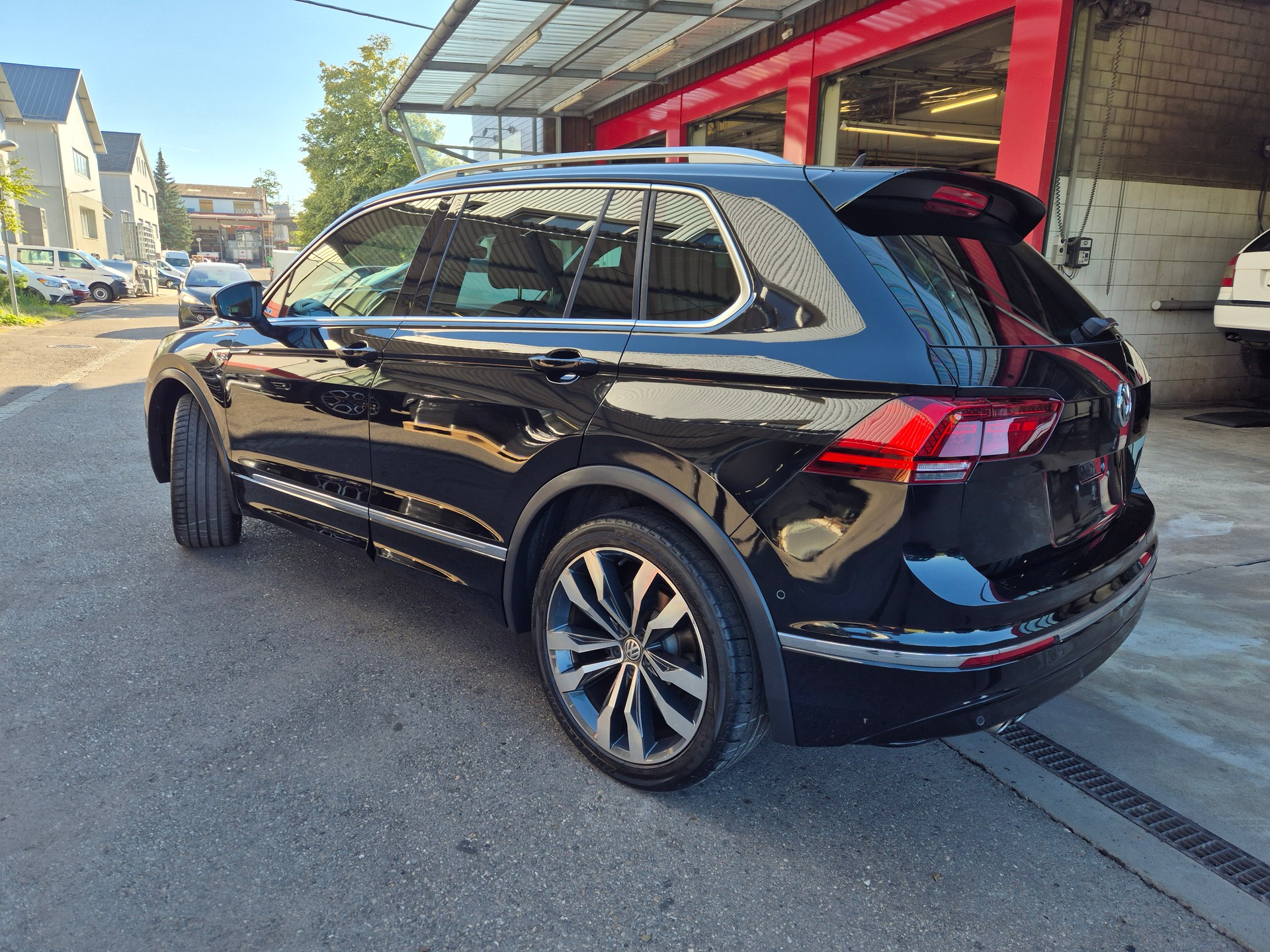 VW Tiguan 2.0TSI Highline 4Motion DSG-image-2