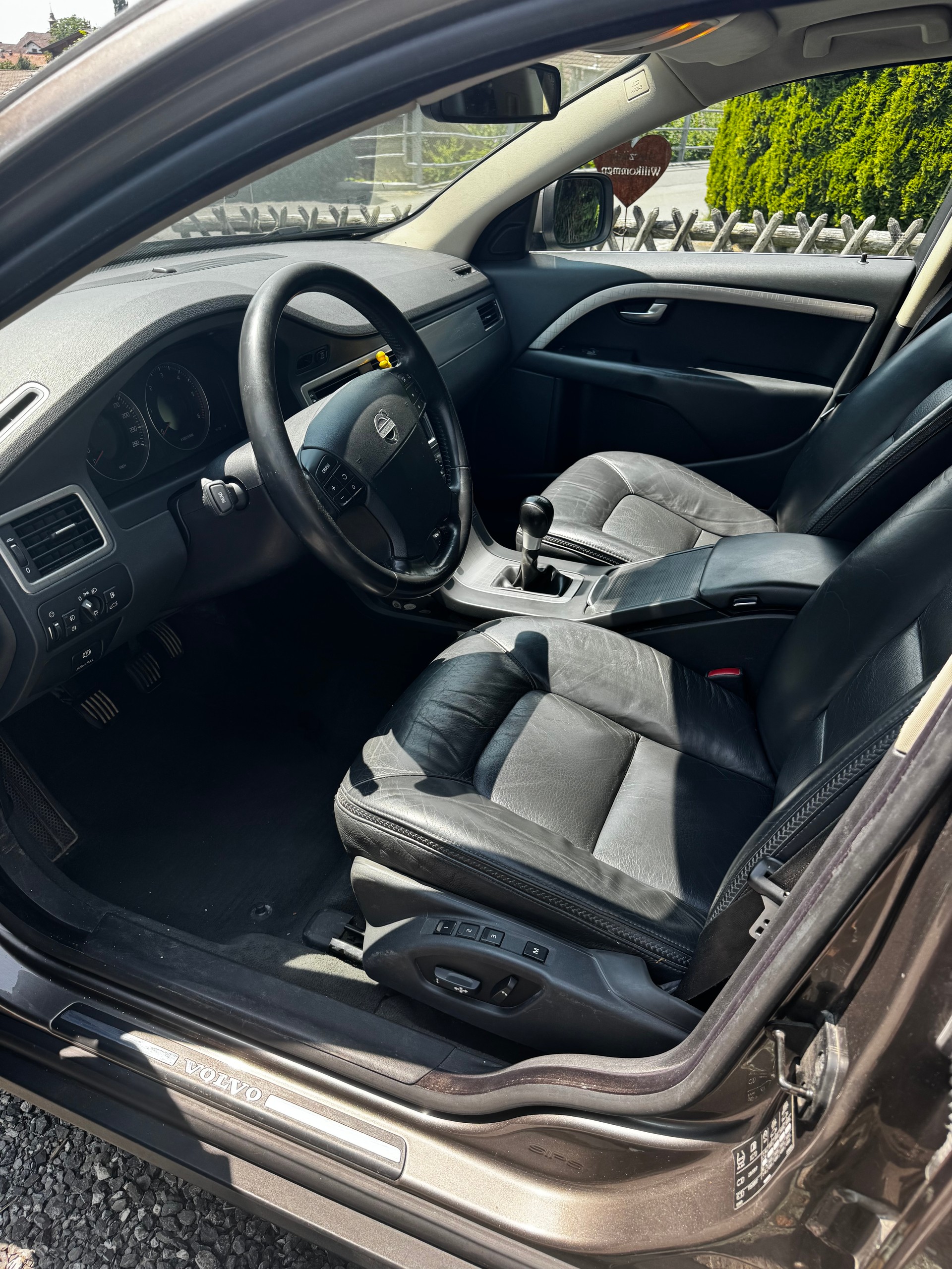 VOLVO 2.4 D5 Summum AWD-image-3