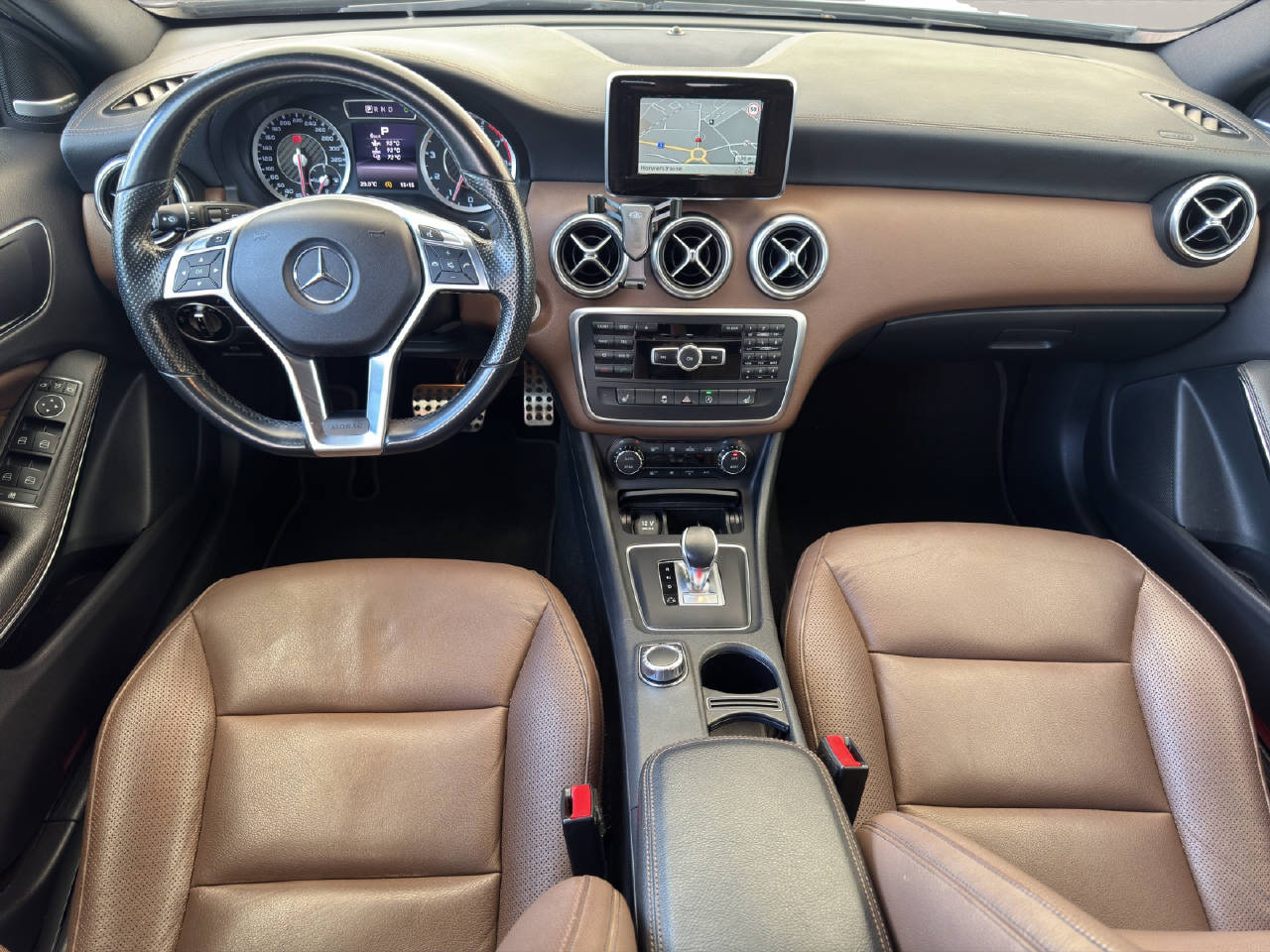 MERCEDES-BENZ A-Klasse W176 A 45 AMG 4matic 4x4 360PS-image-15