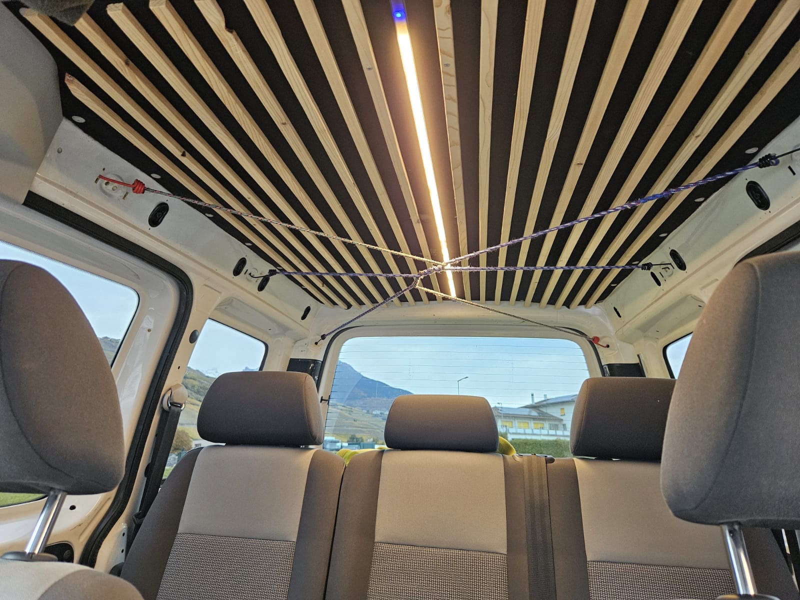 VW 2.0 TDI 110 Trendline 4m-image-5