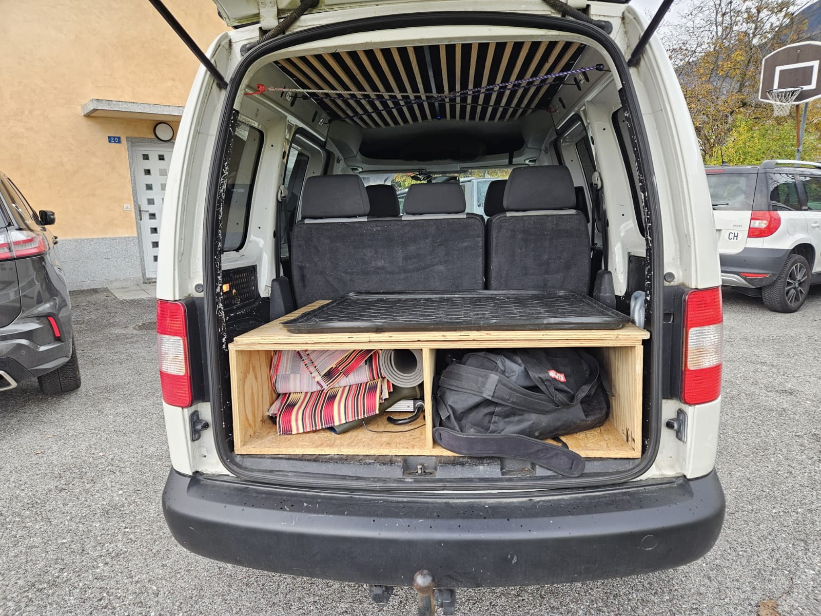 VW 2.0 TDI 110 Trendline 4m-image-4