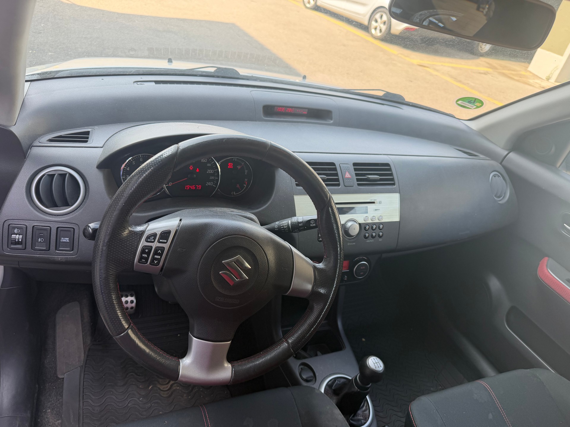 SUZUKI Swift 1.6i 16V Sport-image-7