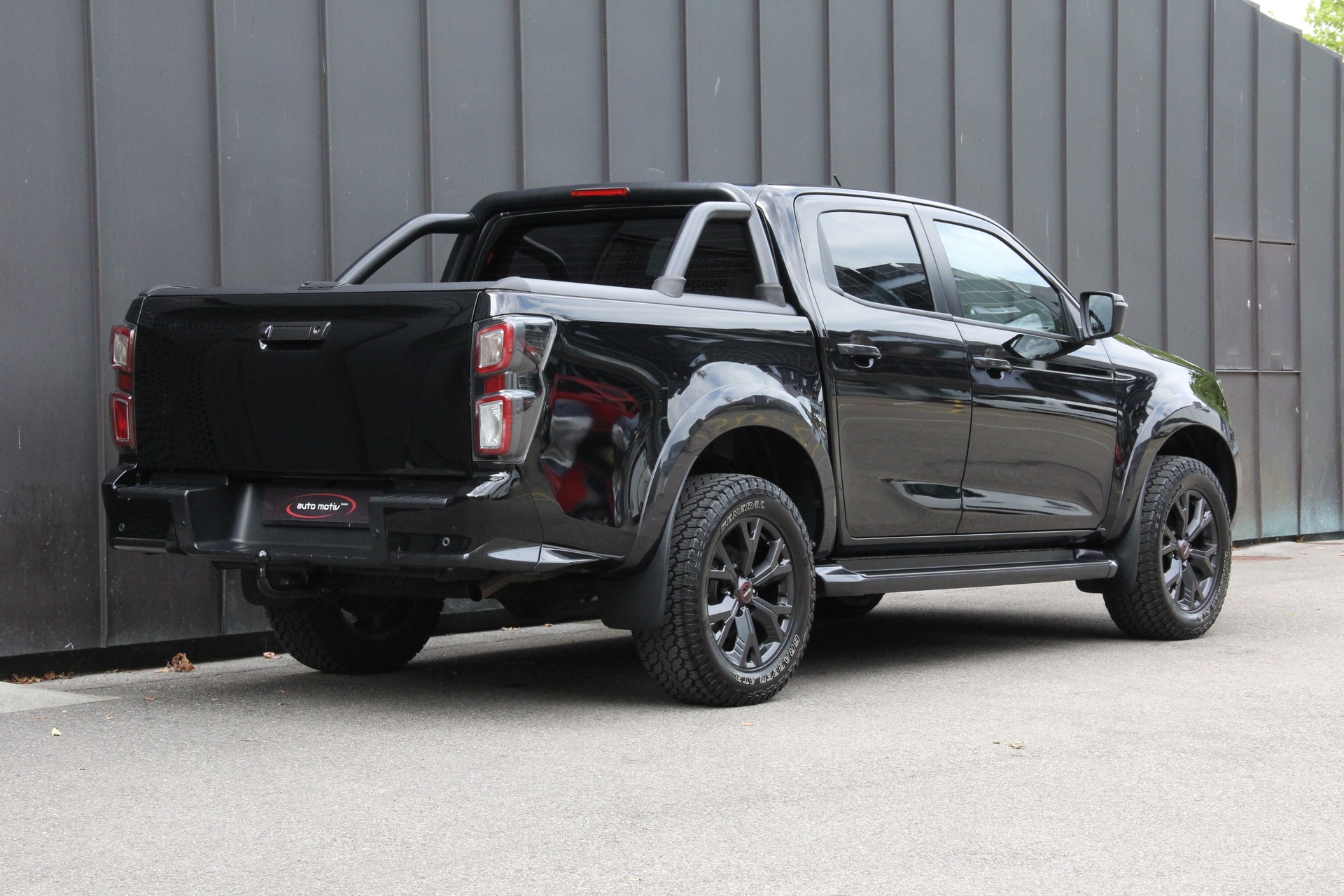 ISUZU D-MAX 1.9 CrewCab N60FF 4x4 AT **V-CROSS-EDITION** **3500kg-ANHÄNGERKUPPLUNG** *ÜBERROLLBÜGEL* *LEDER* 5-JAHRE-GARANTIE-image-4