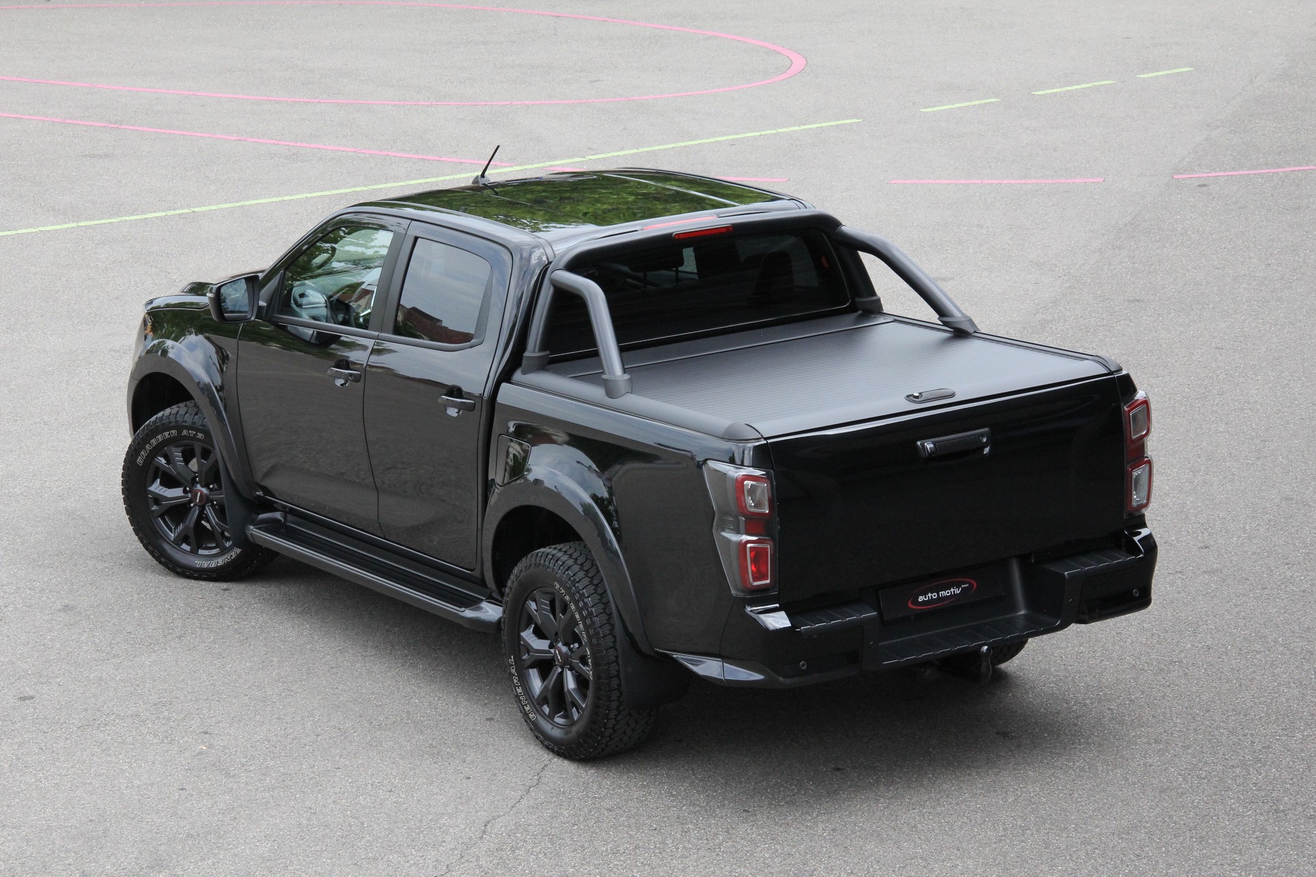 ISUZU D-MAX 1.9 CrewCab N60FF 4x4 AT **V-CROSS-EDITION** **3500kg-ANHÄNGERKUPPLUNG** *ÜBERROLLBÜGEL* *LEDER* 5-JAHRE-GARANTIE-image-1