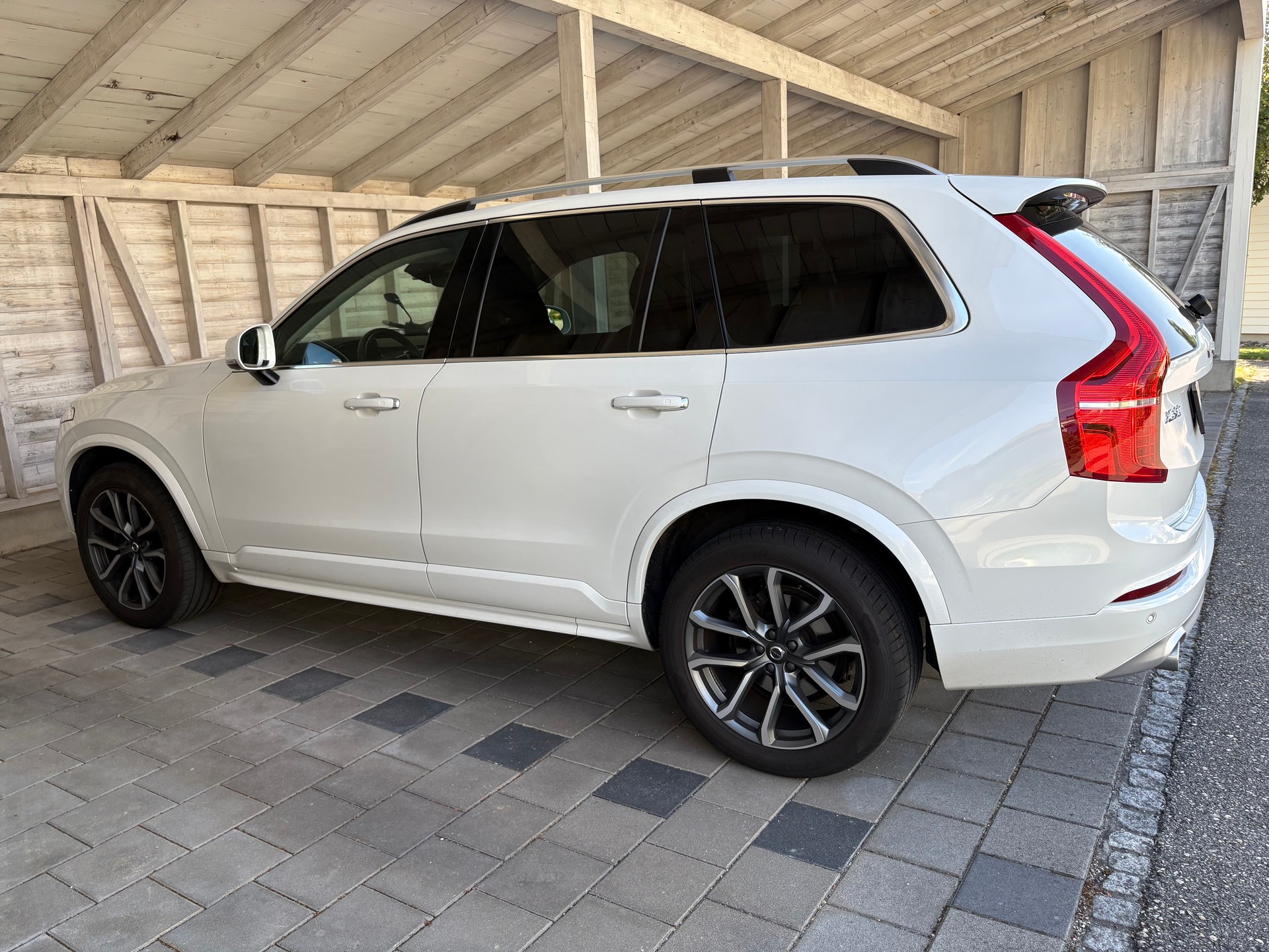 VOLVO 2.0 D5 R-Design 7P. AWD-image-4