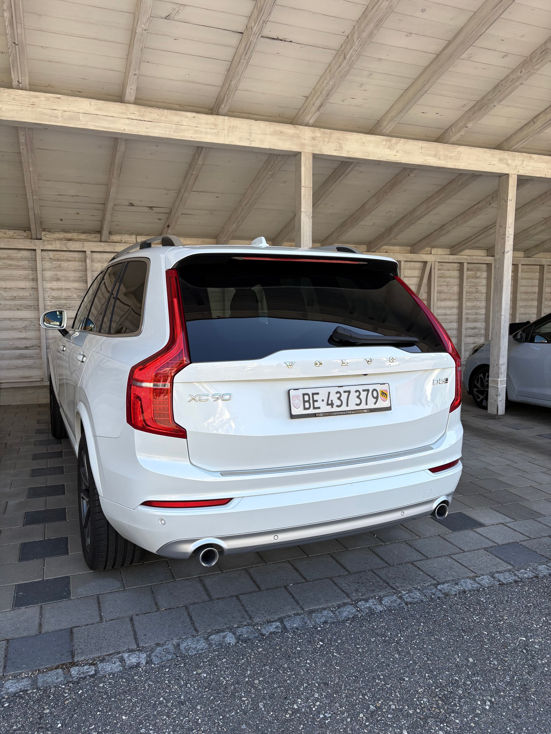 VOLVO 2.0 D5 R-Design 7P. AWD-image-3