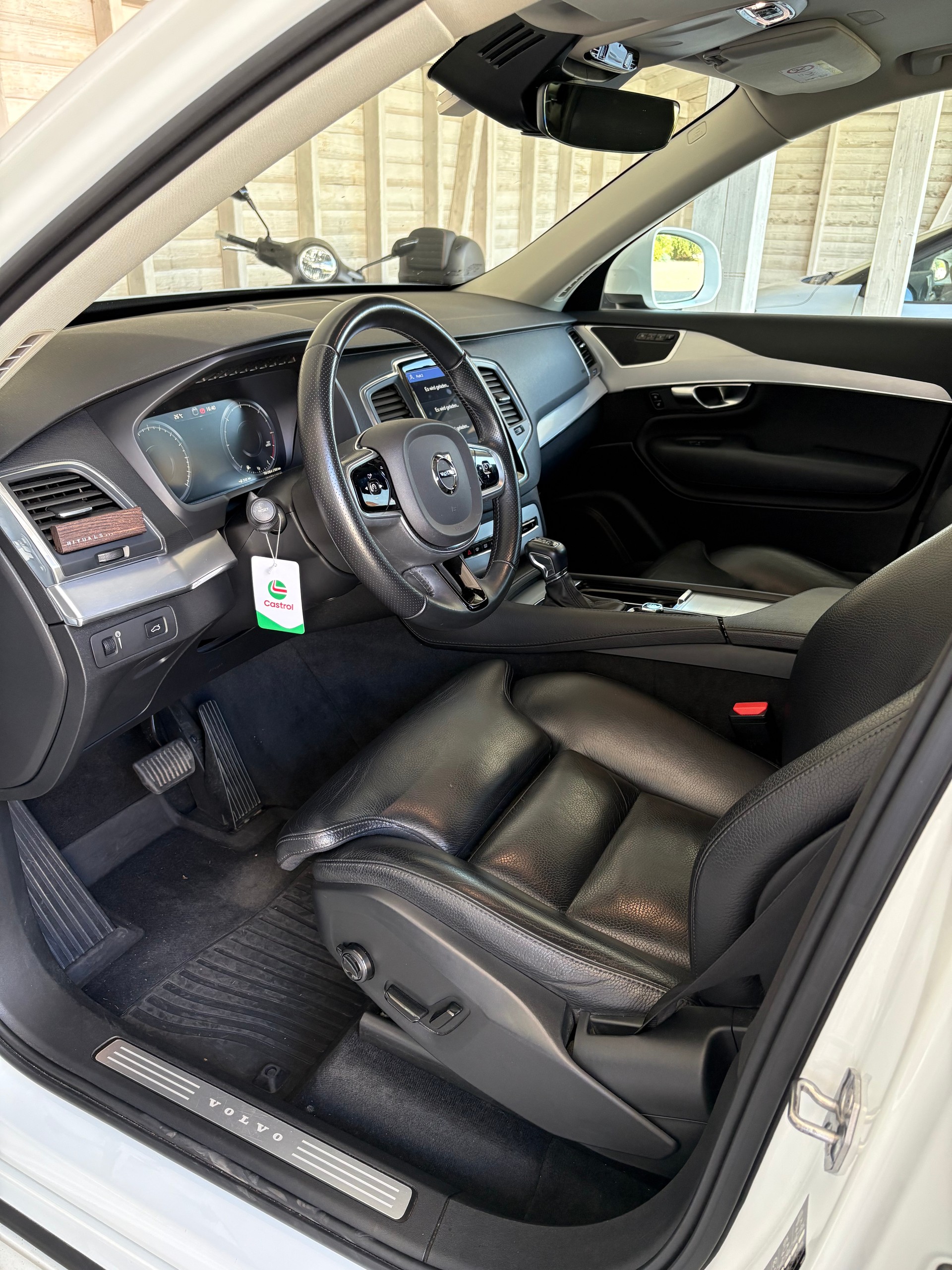 VOLVO 2.0 D5 R-Design 7P. AWD-image-2