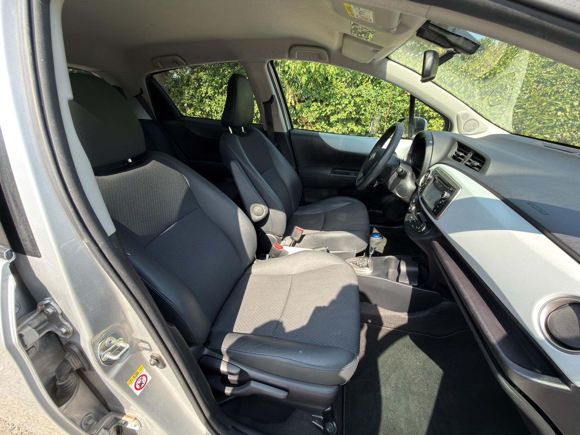 TOYOTA Yaris 1.5 VVT-i HSD Sol Premium-image-8
