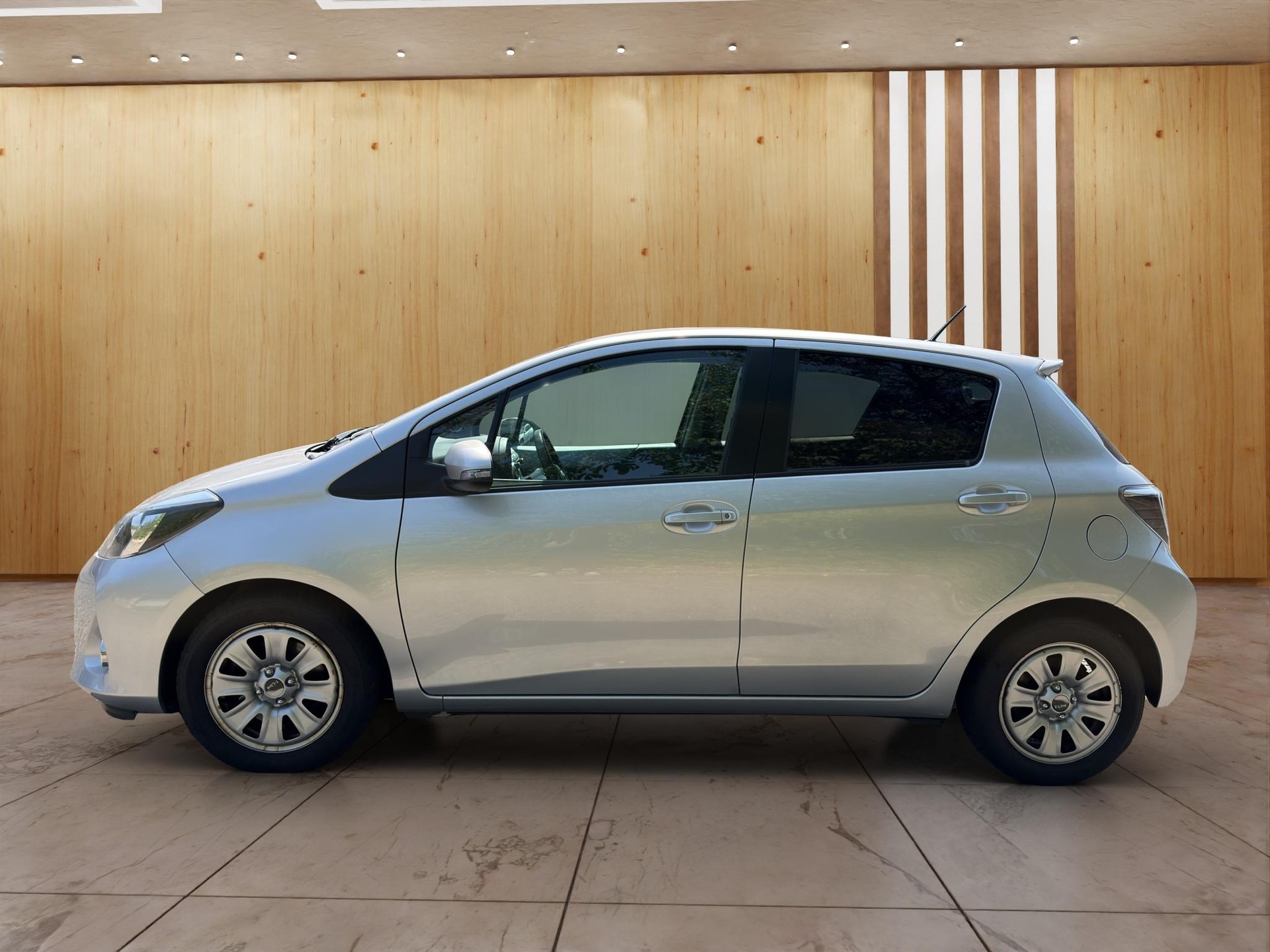 TOYOTA Yaris 1.5 VVT-i HSD Sol Premium-image-2
