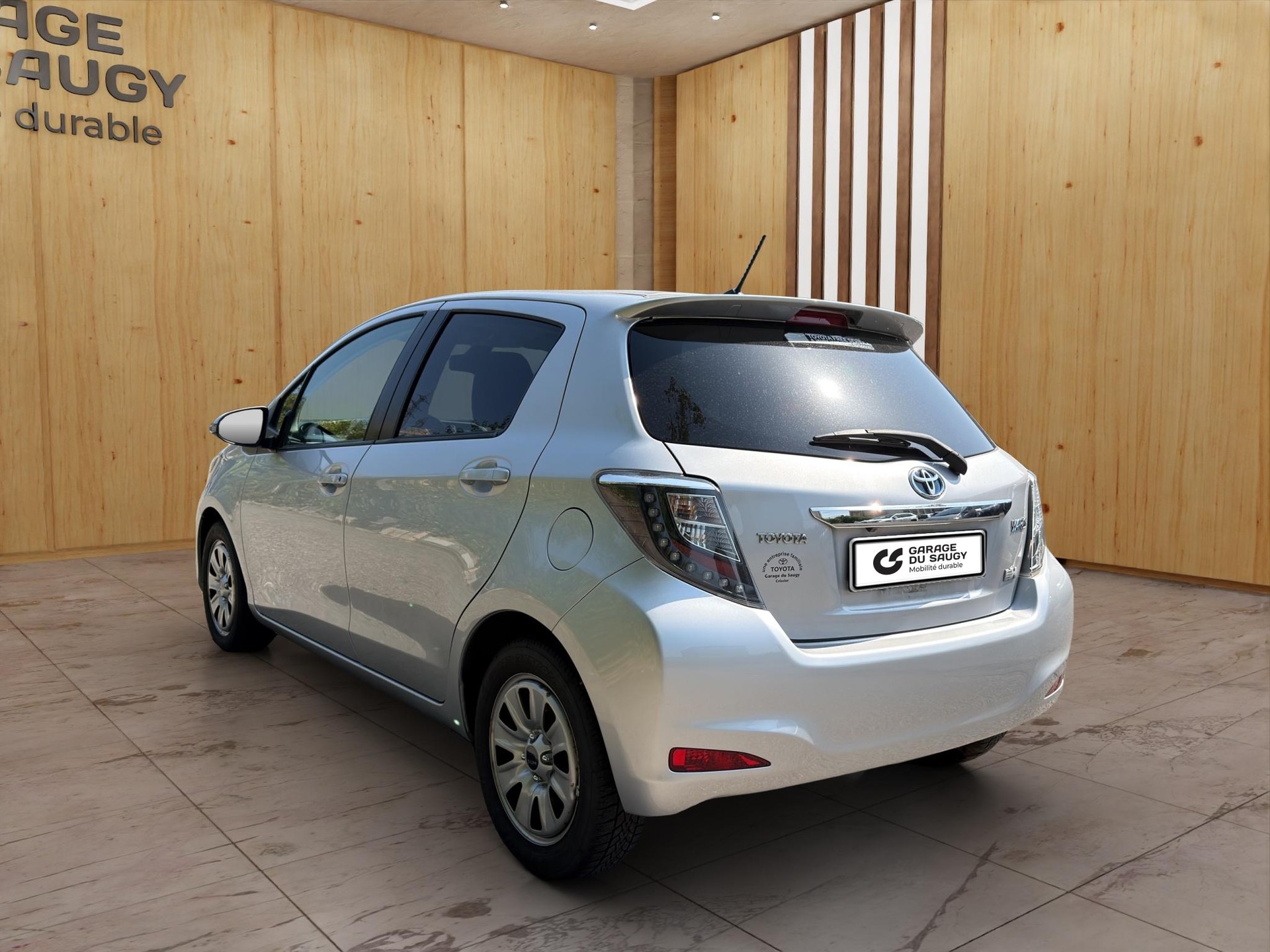TOYOTA Yaris 1.5 VVT-i HSD Sol Premium-image-3
