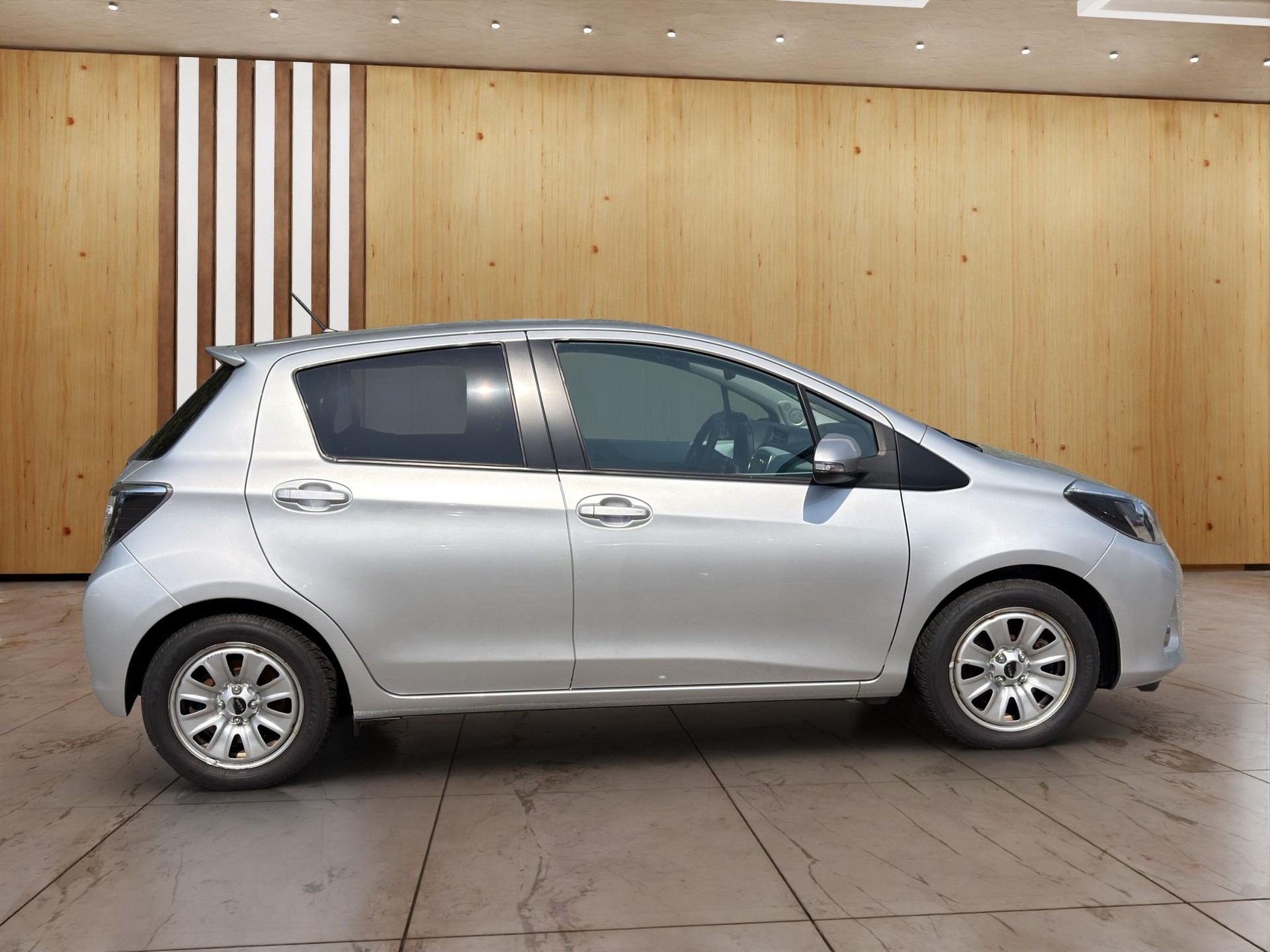 TOYOTA Yaris 1.5 VVT-i HSD Sol Premium-image-5