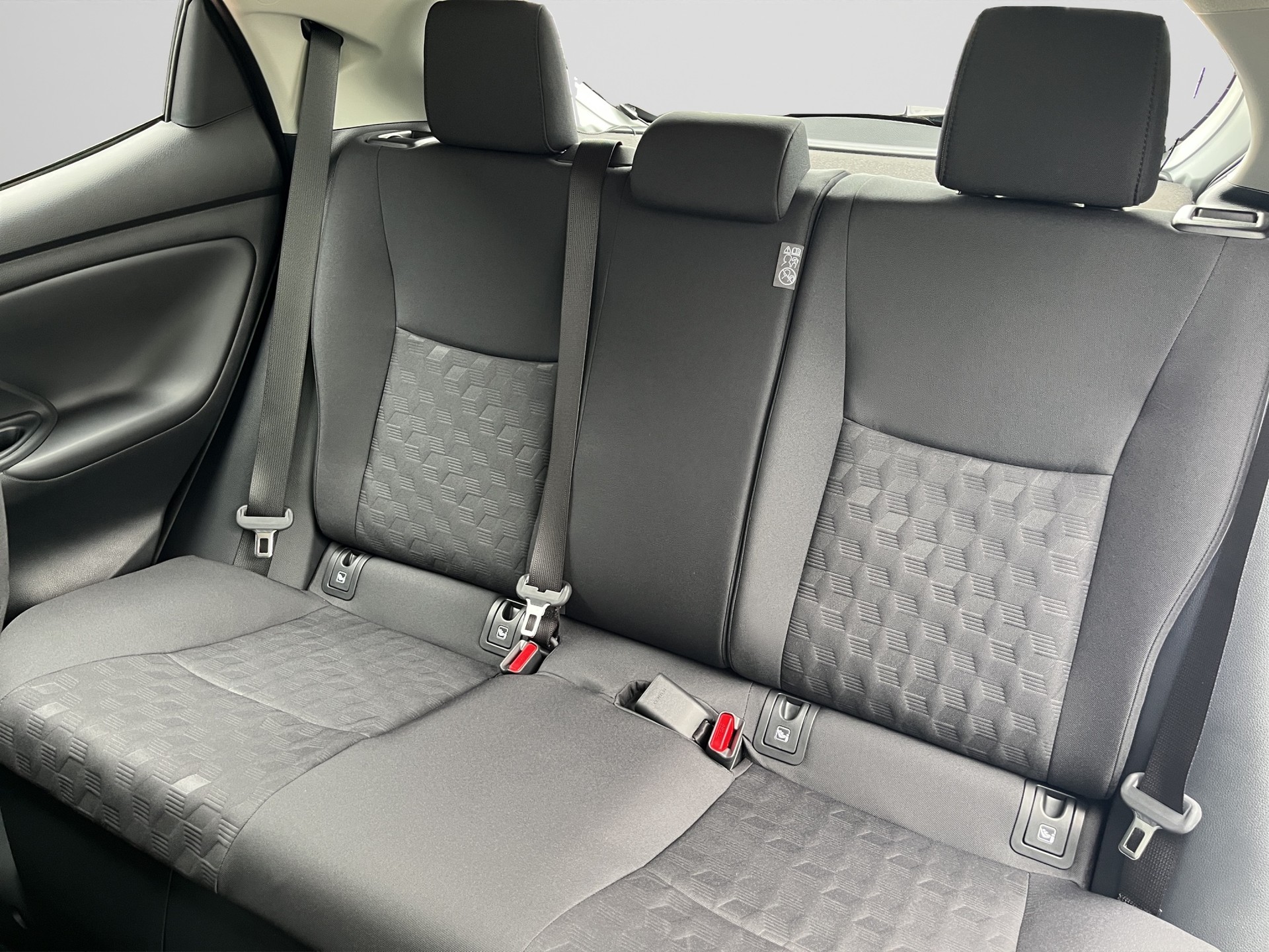 TOYOTA YARIS 1.5 VVT-i HSD Comfort-image-12