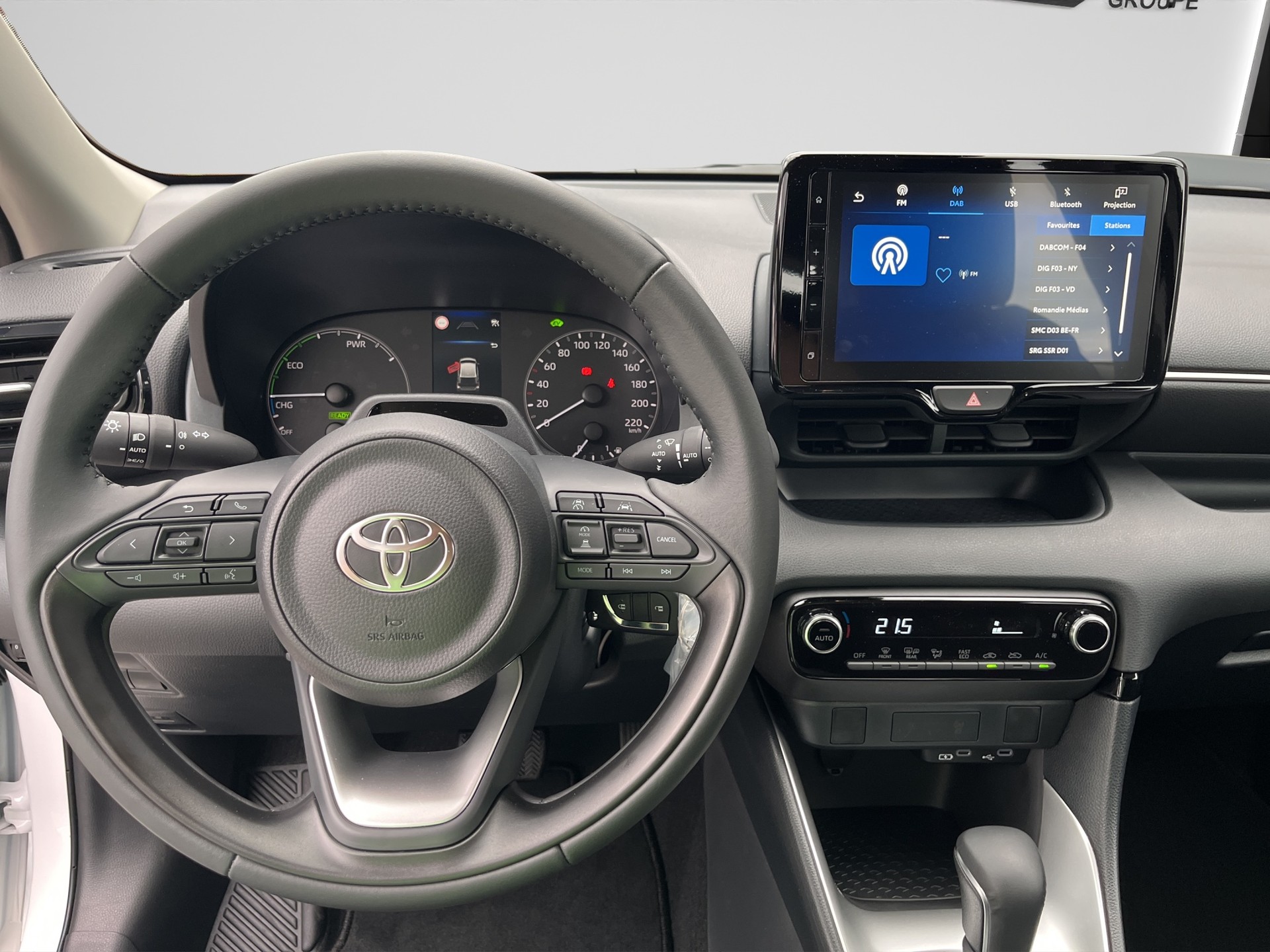 TOYOTA YARIS 1.5 VVT-i HSD Comfort-image-9
