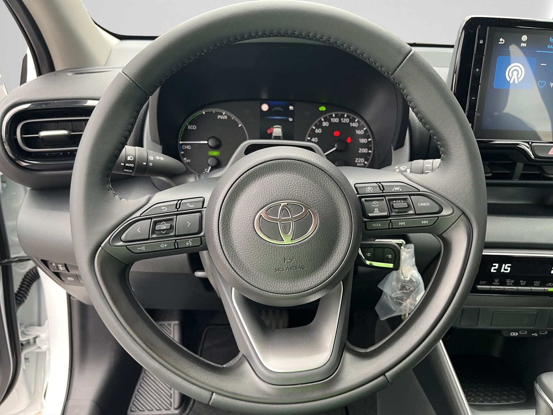TOYOTA YARIS 1.5 VVT-i HSD Comfort-image-8