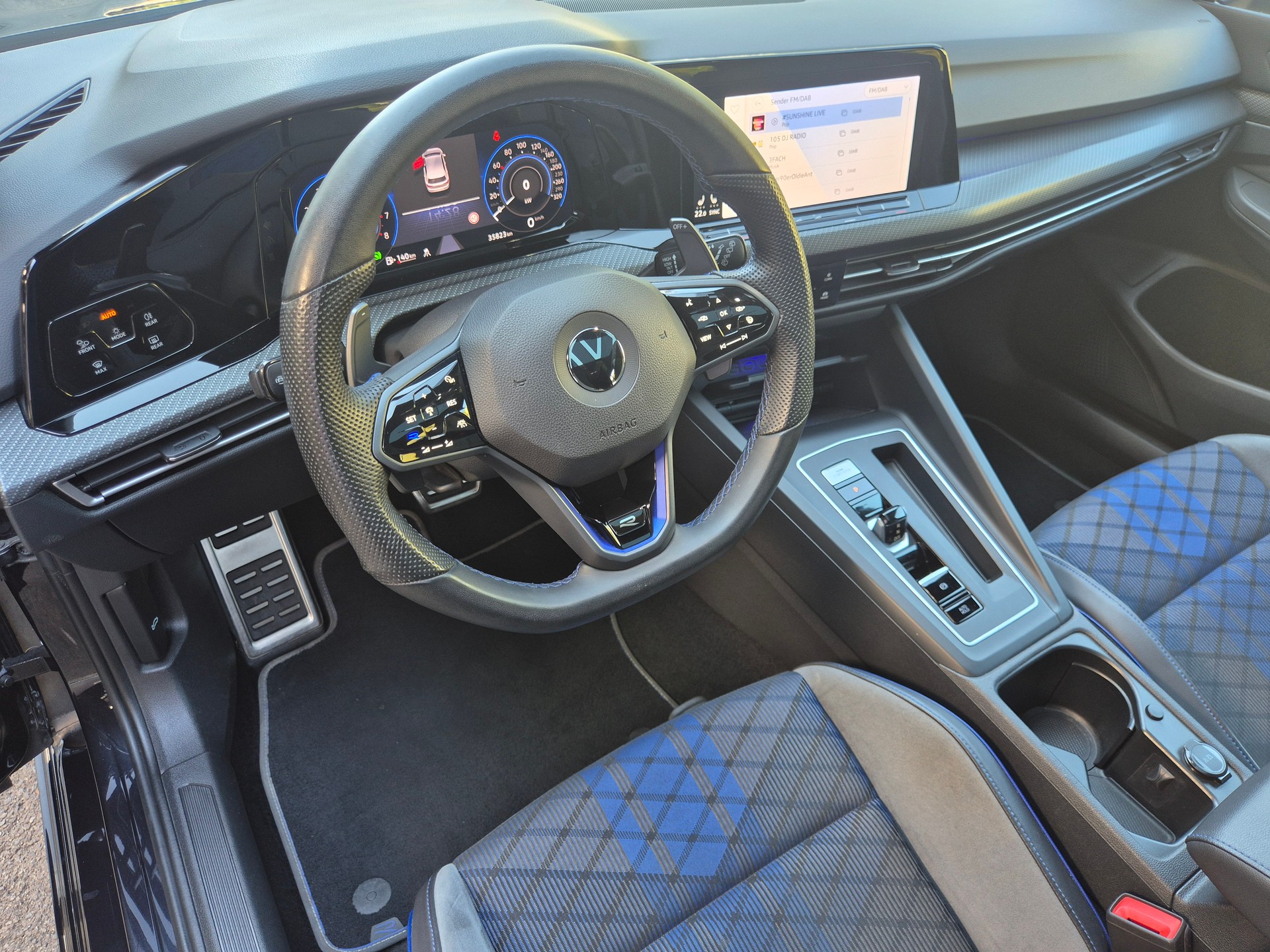 VW Golf 2.0 TSI R DSG 4Motion-image-11